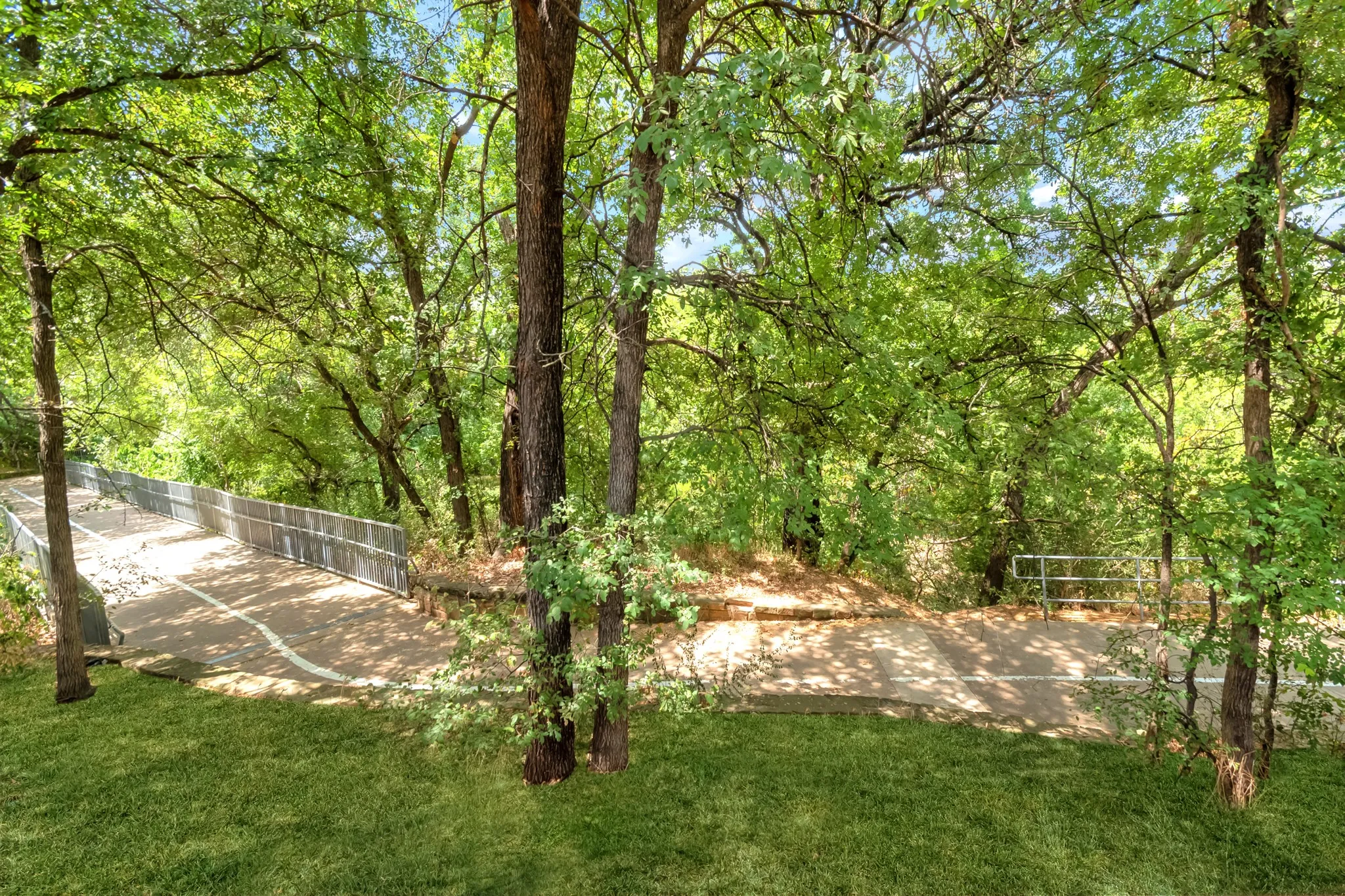 Single Family Residence For Sale in Tarrant County , 18 Red Bluff Court, Mansfield, Texas 76063, 4 Bedroom, 3 Bathroom, 2 Garage spaces, 2,886 Sqft, built in 1998, mls#21361306, Real Estate Agent in Mansfield, Homes For Sale in Tarrant county, Homes For Sale in Mansfield, Realtor in Mansfield Texas, Real Estate Brokerage Independent Realty Texas, Luminita Cordes Realtor