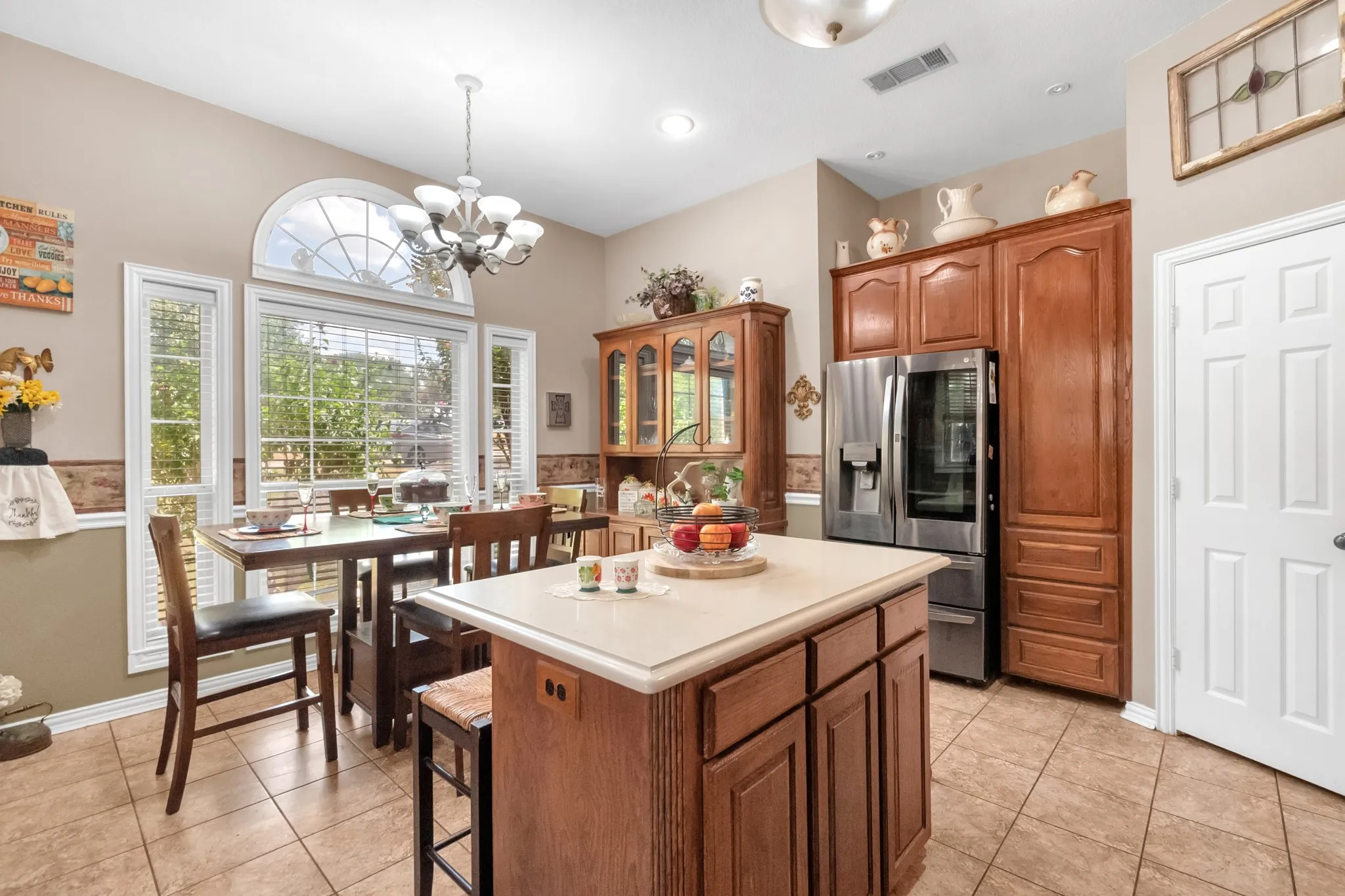 Single Family Residence For Sale in Tarrant County , 18 Red Bluff Court, Mansfield, Texas 76063, 4 Bedroom, 3 Bathroom, 2 Garage spaces, 2,886 Sqft, built in 1998, mls#21361306, Real Estate Agent in Mansfield, Homes For Sale in Tarrant county, Homes For Sale in Mansfield, Realtor in Mansfield Texas, Real Estate Brokerage Independent Realty Texas, Luminita Cordes Realtor