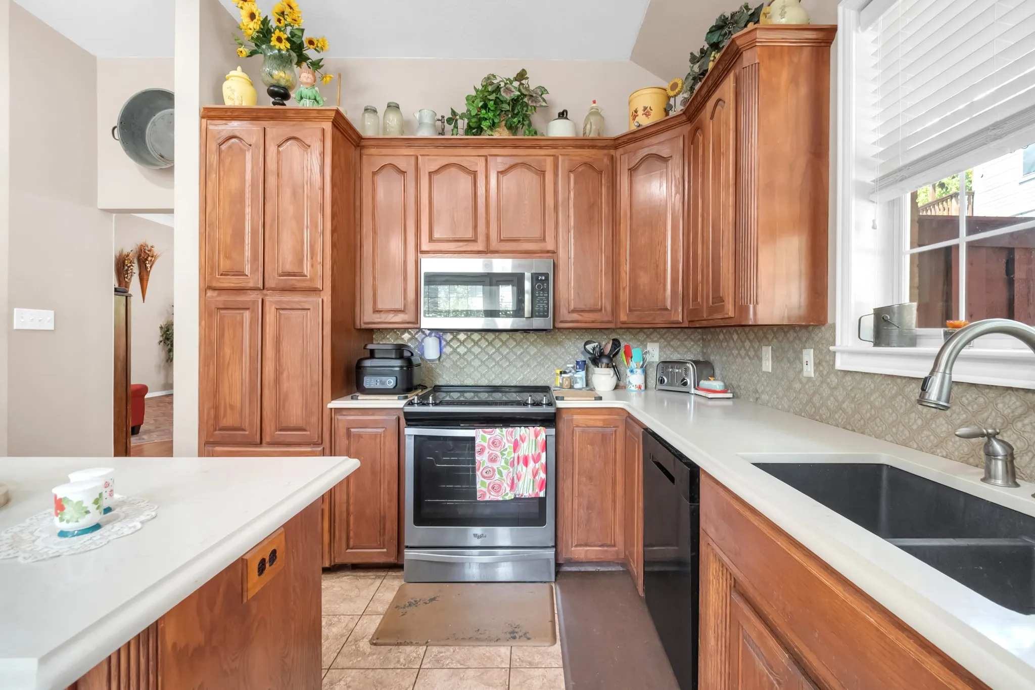 Single Family Residence For Sale in Tarrant County , 18 Red Bluff Court, Mansfield, Texas 76063, 4 Bedroom, 3 Bathroom, 2 Garage spaces, 2,886 Sqft, built in 1998, mls#21361306, Real Estate Agent in Mansfield, Homes For Sale in Tarrant county, Homes For Sale in Mansfield, Realtor in Mansfield Texas, Real Estate Brokerage Independent Realty Texas, Luminita Cordes Realtor