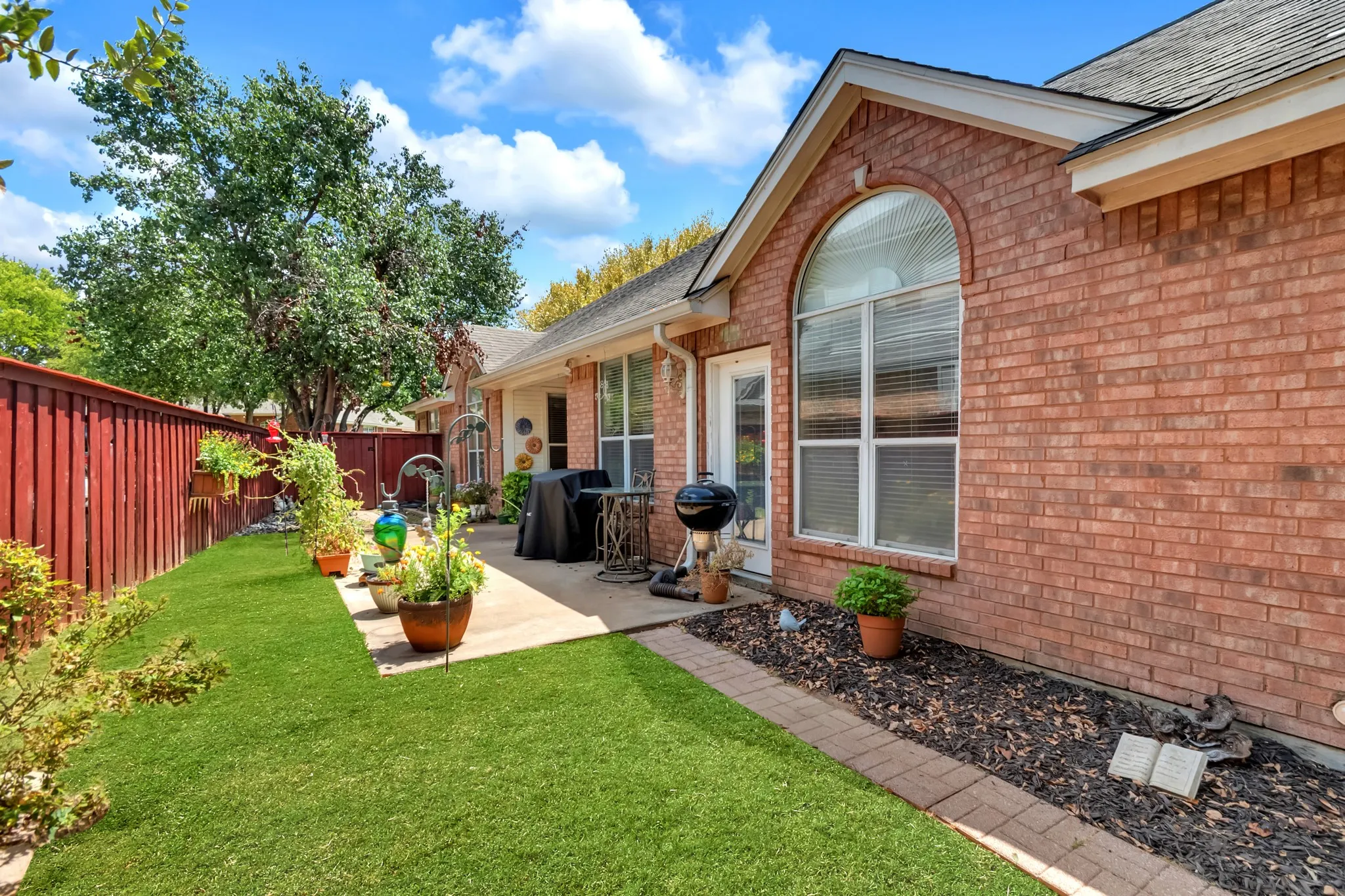 Single Family Residence For Sale in Tarrant County , 18 Red Bluff Court, Mansfield, Texas 76063, 4 Bedroom, 3 Bathroom, 2 Garage spaces, 2,886 Sqft, built in 1998, mls#21361306, Real Estate Agent in Mansfield, Homes For Sale in Tarrant county, Homes For Sale in Mansfield, Realtor in Mansfield Texas, Real Estate Brokerage Independent Realty Texas, Luminita Cordes Realtor
