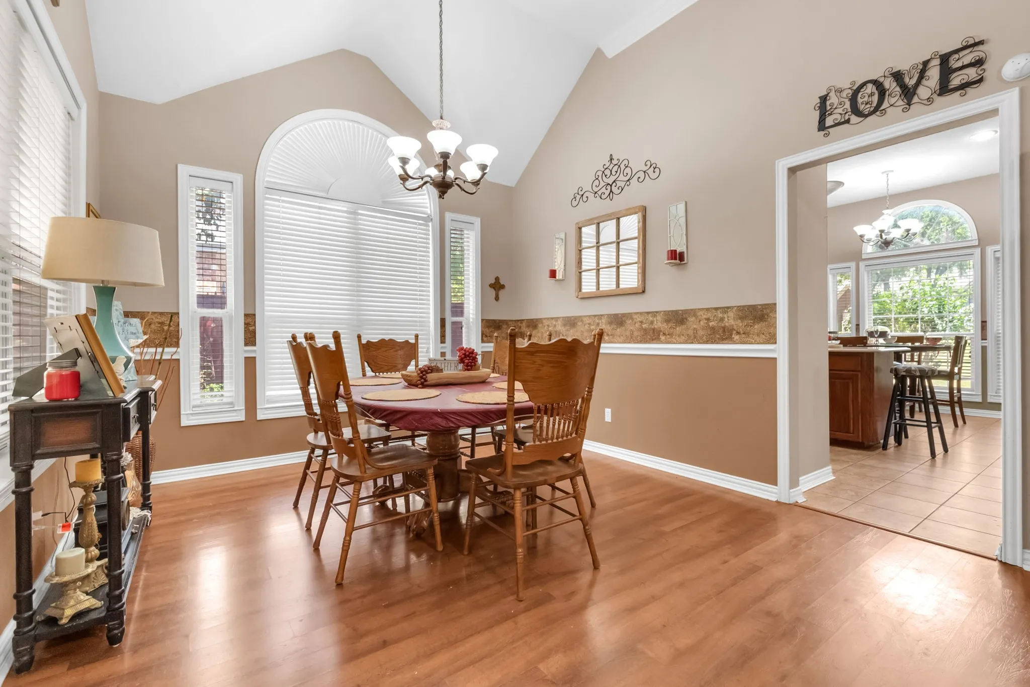 Single Family Residence For Sale in Tarrant County , 18 Red Bluff Court, Mansfield, Texas 76063, 4 Bedroom, 3 Bathroom, 2 Garage spaces, 2,886 Sqft, built in 1998, mls#21361306, Real Estate Agent in Mansfield, Homes For Sale in Tarrant county, Homes For Sale in Mansfield, Realtor in Mansfield Texas, Real Estate Brokerage Independent Realty Texas, Luminita Cordes Realtor