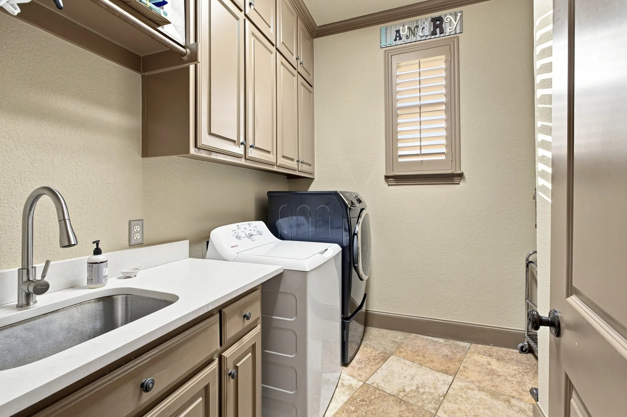 Single Family Residence For Sale in Tarrant County , 613 Sophie Lane, Colleyville, Texas 76034, 3 Bedroom, 4 Bathroom, 2 Garage spaces, 2,914 Sqft, built in 2004, mls#21360901, Real Estate Agent in Colleyville, Homes For Sale in Tarrant county, Homes For Sale in Colleyville, Realtor in Colleyville Texas, Real Estate Brokerage Independent Realty Texas, Luminita Cordes Realtor