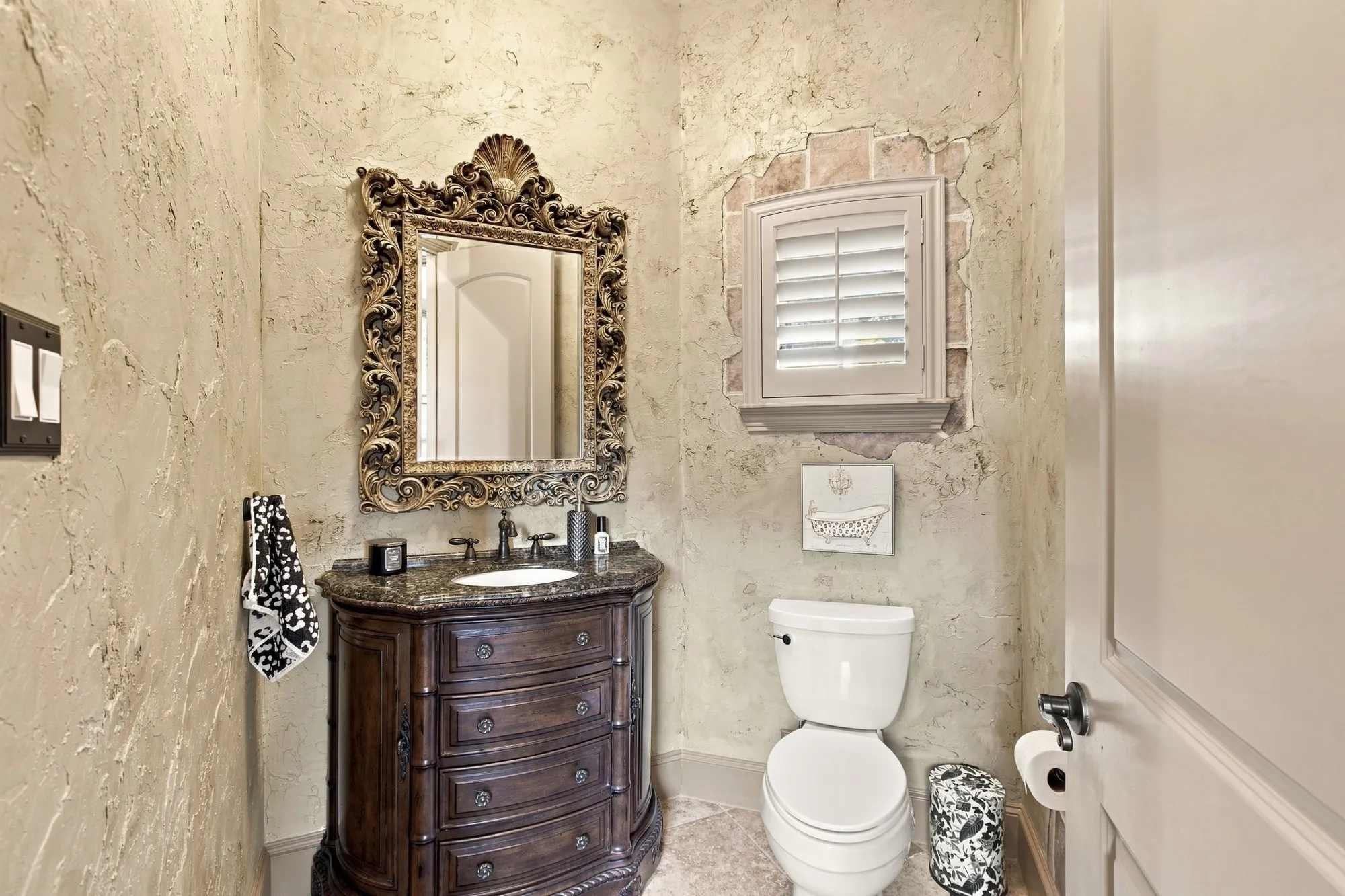 Single Family Residence For Sale in Tarrant County , 613 Sophie Lane, Colleyville, Texas 76034, 3 Bedroom, 4 Bathroom, 2 Garage spaces, 2,914 Sqft, built in 2004, mls#21360901, Real Estate Agent in Colleyville, Homes For Sale in Tarrant county, Homes For Sale in Colleyville, Realtor in Colleyville Texas, Real Estate Brokerage Independent Realty Texas, Luminita Cordes Realtor