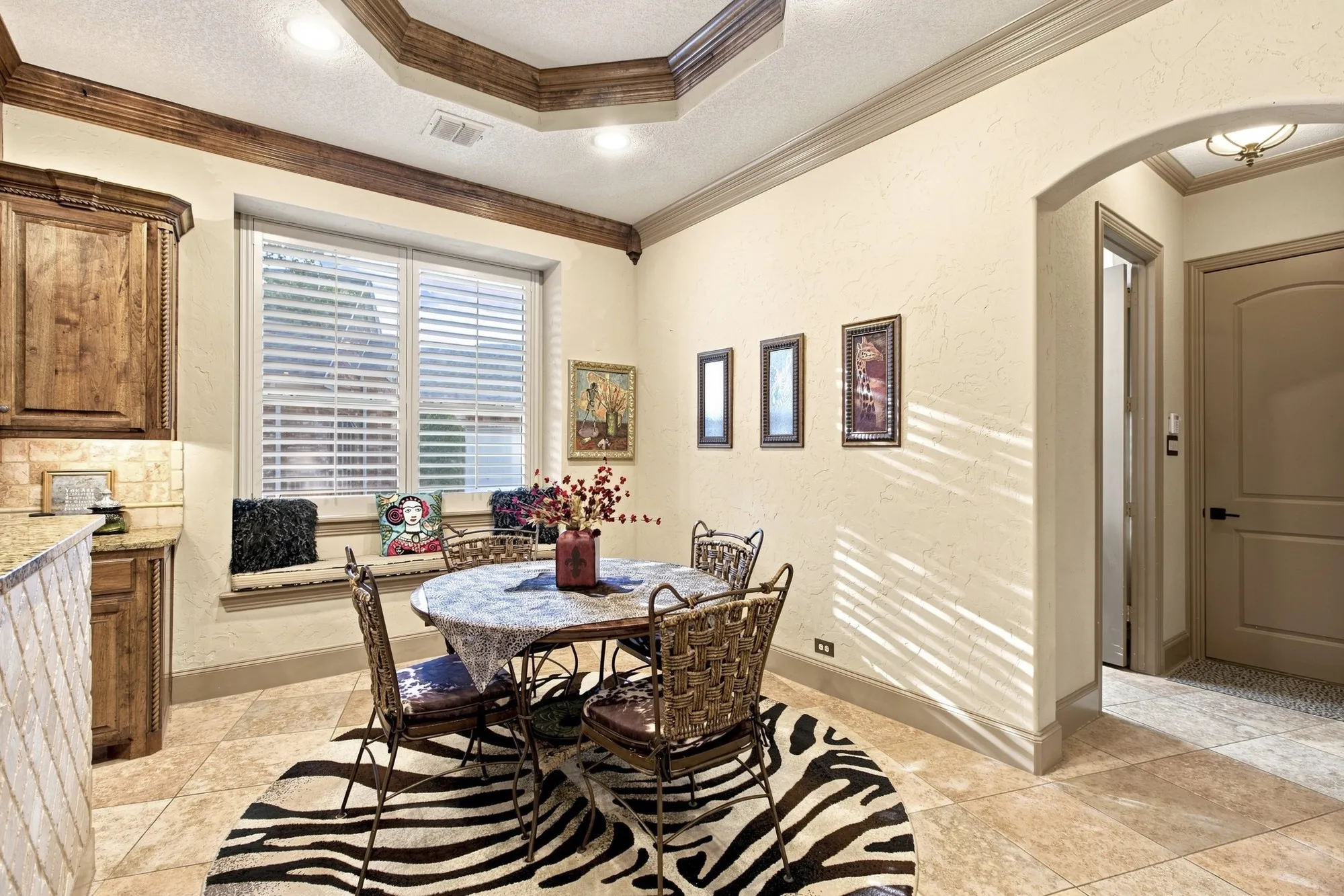 Single Family Residence For Sale in Tarrant County , 613 Sophie Lane, Colleyville, Texas 76034, 3 Bedroom, 4 Bathroom, 2 Garage spaces, 2,914 Sqft, built in 2004, mls#21360901, Real Estate Agent in Colleyville, Homes For Sale in Tarrant county, Homes For Sale in Colleyville, Realtor in Colleyville Texas, Real Estate Brokerage Independent Realty Texas, Luminita Cordes Realtor