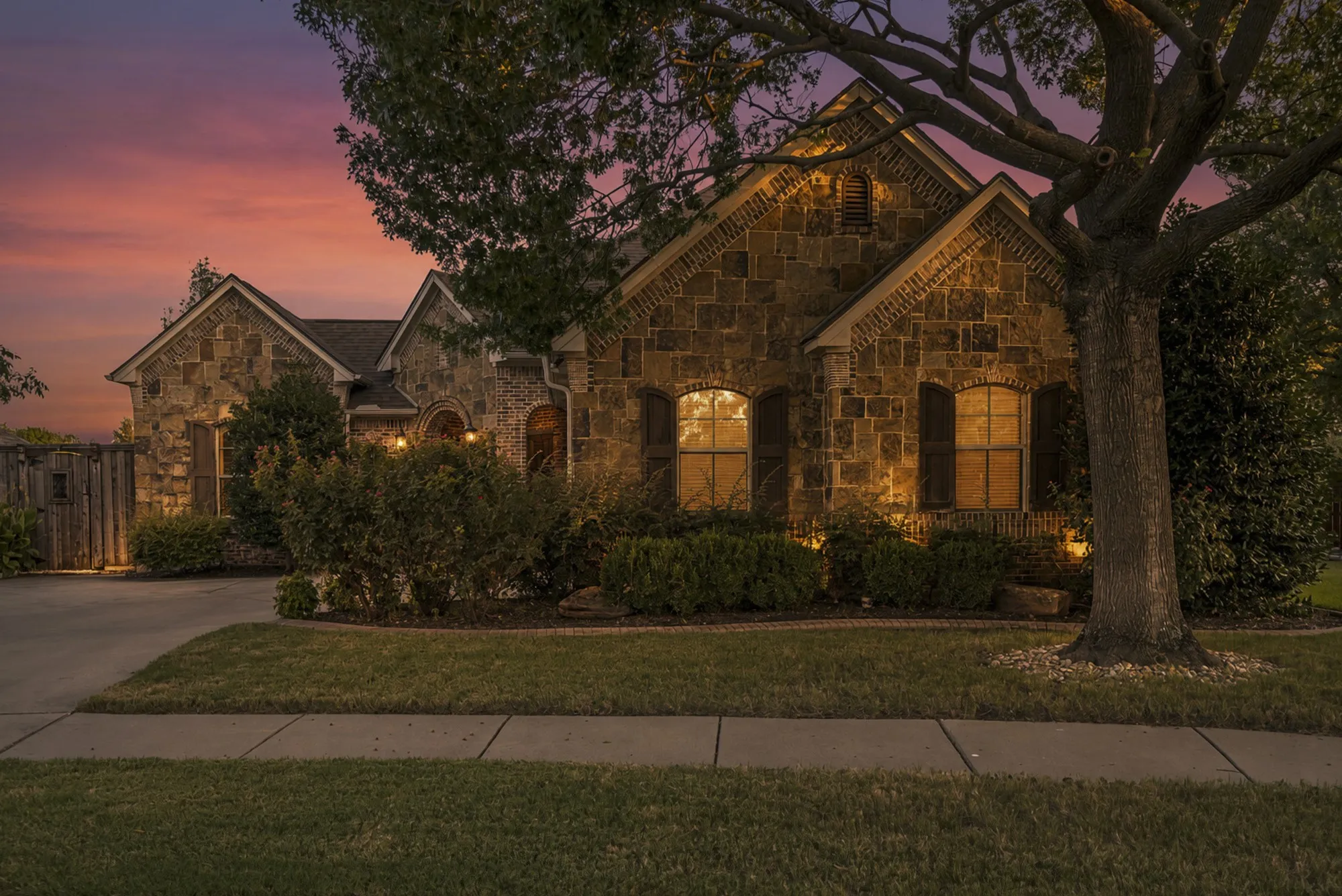 Single Family Residence For Sale in Tarrant County , 613 Sophie Lane, Colleyville, Texas 76034, 3 Bedroom, 4 Bathroom, 2 Garage spaces, 2,914 Sqft, built in 2004, mls#21360901, Real Estate Agent in Colleyville, Homes For Sale in Tarrant county, Homes For Sale in Colleyville, Realtor in Colleyville Texas, Real Estate Brokerage Independent Realty Texas, Luminita Cordes Realtor