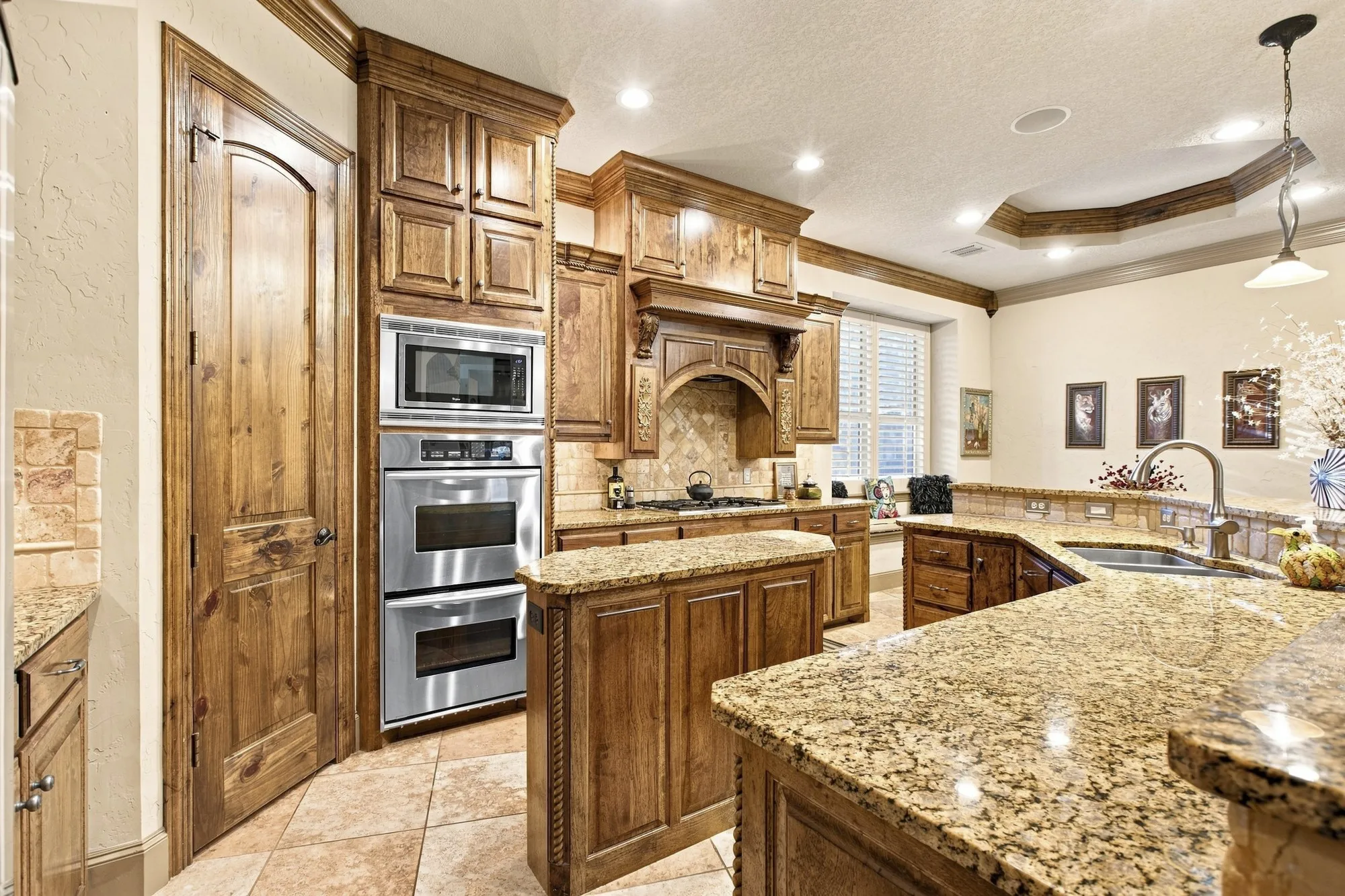Single Family Residence For Sale in Tarrant County , 613 Sophie Lane, Colleyville, Texas 76034, 3 Bedroom, 4 Bathroom, 2 Garage spaces, 2,914 Sqft, built in 2004, mls#21360901, Real Estate Agent in Colleyville, Homes For Sale in Tarrant county, Homes For Sale in Colleyville, Realtor in Colleyville Texas, Real Estate Brokerage Independent Realty Texas, Luminita Cordes Realtor
