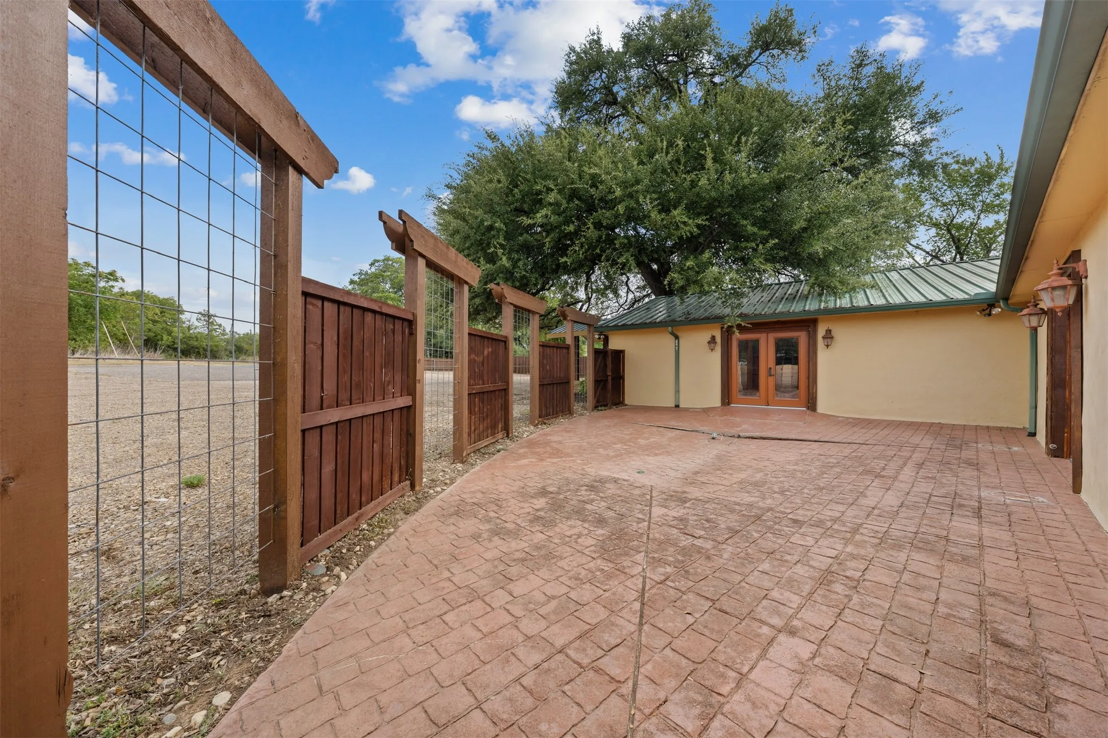 Single Family Residence For Sale in Mc Lennan County , 6401 Rock Creek Road, Waco, Texas 76708, 1 Bedroom, 2 Bathroom, Garage spaces, 3,225 Sqft, built in 1953, mls#21361610, Real Estate Agent in Waco, Homes For Sale in Mc Lennan county, Homes For Sale in Waco, Realtor in Waco Texas, Real Estate Brokerage Independent Realty Texas, Luminita Cordes Realtor