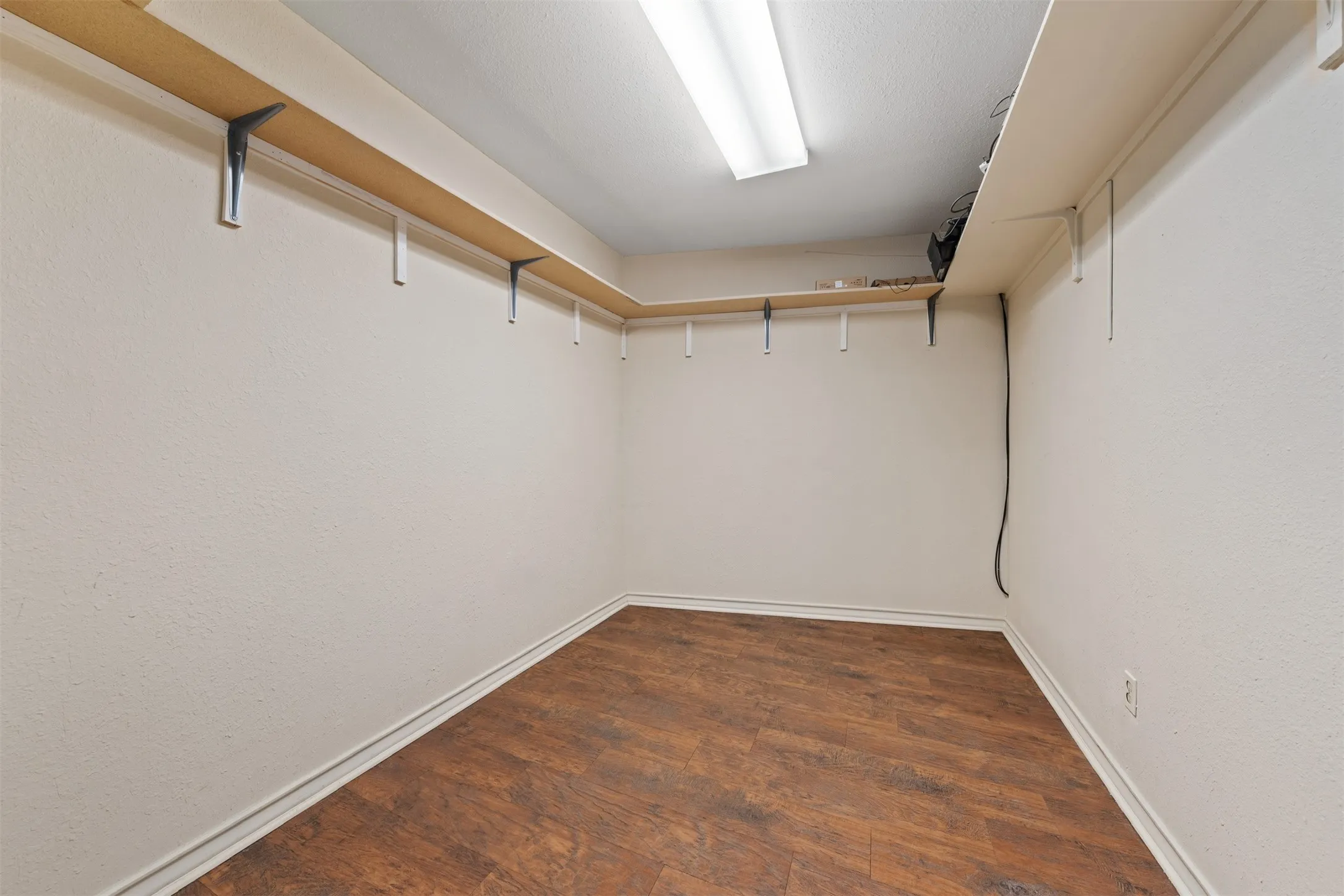Single Family Residence For Sale in Mc Lennan County , 6401 Rock Creek Road, Waco, Texas 76708, 1 Bedroom, 2 Bathroom, Garage spaces, 3,225 Sqft, built in 1953, mls#21361610, Real Estate Agent in Waco, Homes For Sale in Mc Lennan county, Homes For Sale in Waco, Realtor in Waco Texas, Real Estate Brokerage Independent Realty Texas, Luminita Cordes Realtor