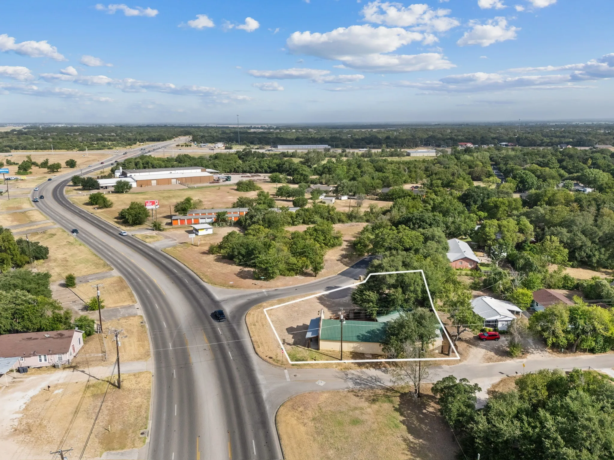 Single Family Residence For Sale in Mc Lennan County , 6401 Rock Creek Road, Waco, Texas 76708, 1 Bedroom, 2 Bathroom, Garage spaces, 3,225 Sqft, built in 1953, mls#21361610, Real Estate Agent in Waco, Homes For Sale in Mc Lennan county, Homes For Sale in Waco, Realtor in Waco Texas, Real Estate Brokerage Independent Realty Texas, Luminita Cordes Realtor