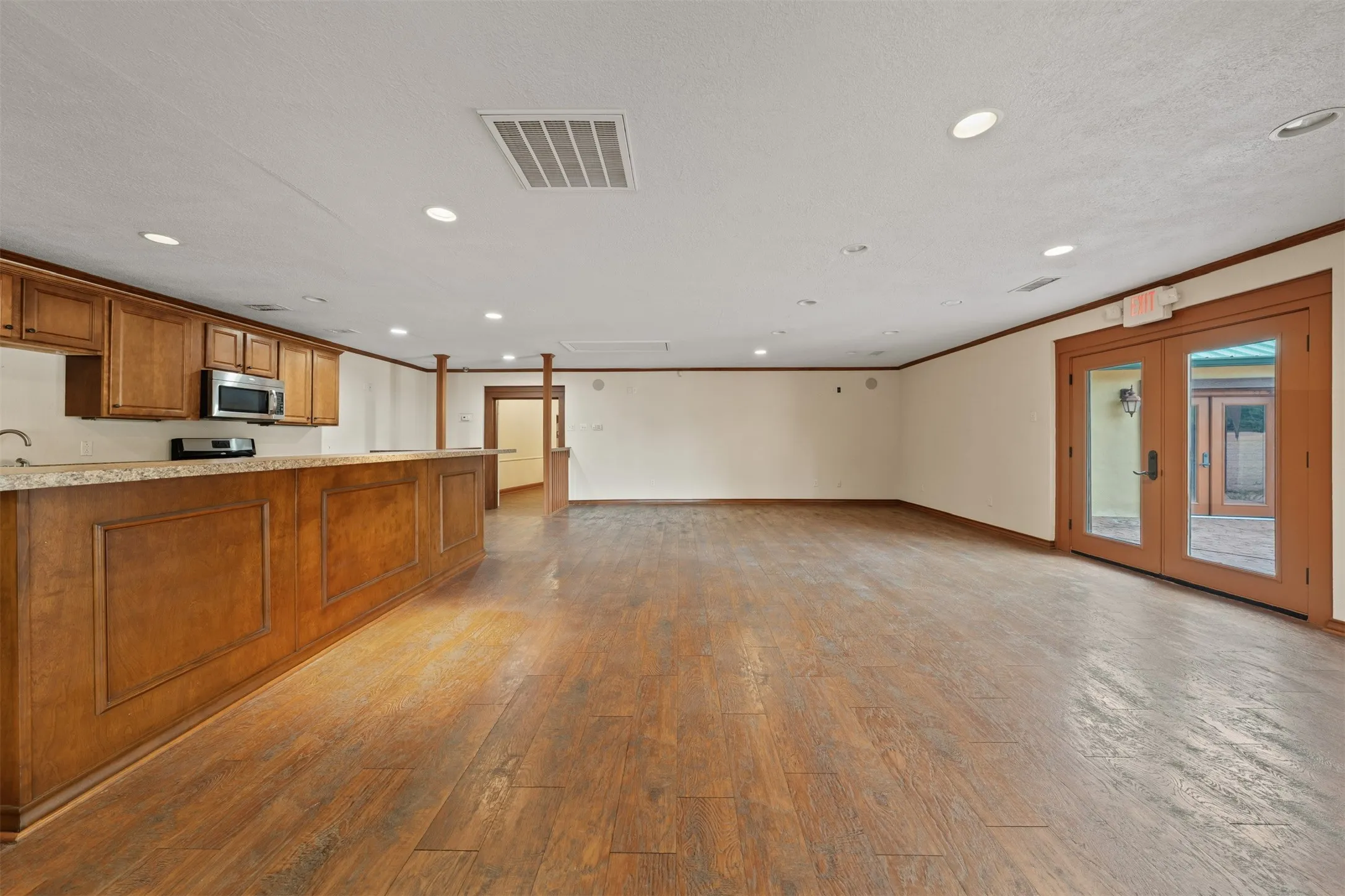 Single Family Residence For Sale in Mc Lennan County , 6401 Rock Creek Road, Waco, Texas 76708, 1 Bedroom, 2 Bathroom, Garage spaces, 3,225 Sqft, built in 1953, mls#21361610, Real Estate Agent in Waco, Homes For Sale in Mc Lennan county, Homes For Sale in Waco, Realtor in Waco Texas, Real Estate Brokerage Independent Realty Texas, Luminita Cordes Realtor
