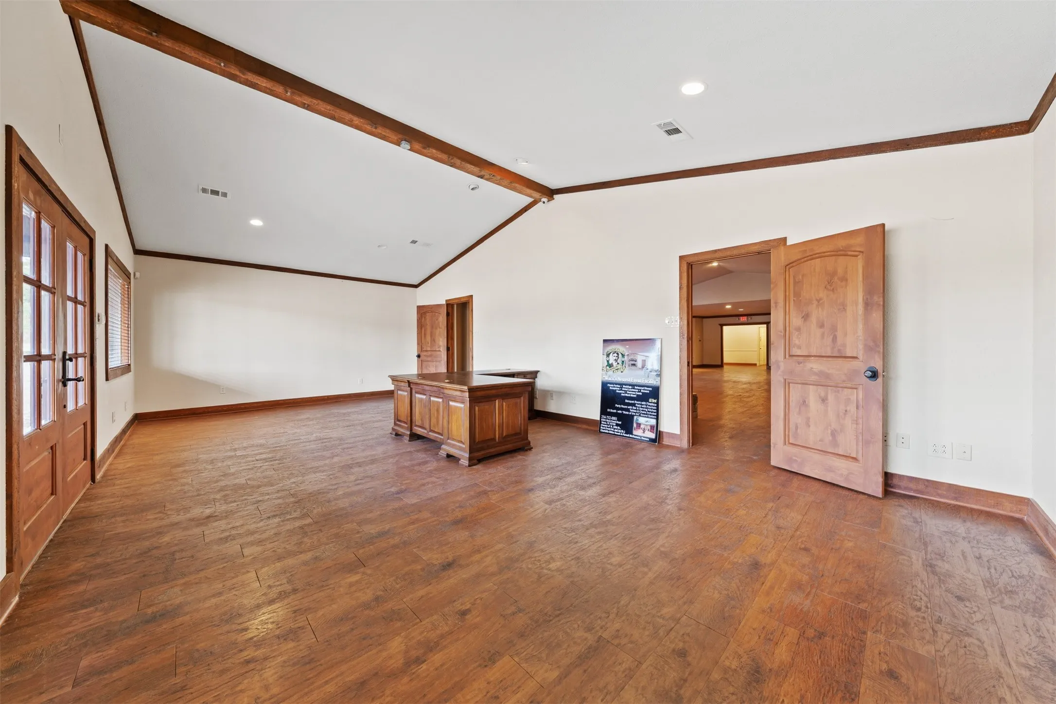 Single Family Residence For Sale in Mc Lennan County , 6401 Rock Creek Road, Waco, Texas 76708, 1 Bedroom, 2 Bathroom, Garage spaces, 3,225 Sqft, built in 1953, mls#21361610, Real Estate Agent in Waco, Homes For Sale in Mc Lennan county, Homes For Sale in Waco, Realtor in Waco Texas, Real Estate Brokerage Independent Realty Texas, Luminita Cordes Realtor