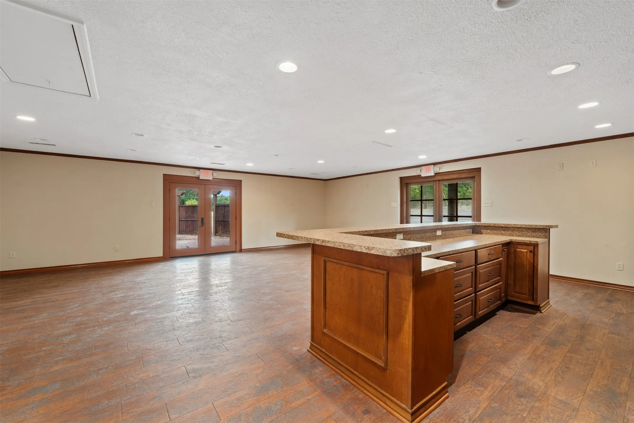 Single Family Residence For Sale in Mc Lennan County , 6401 Rock Creek Road, Waco, Texas 76708, 1 Bedroom, 2 Bathroom, Garage spaces, 3,225 Sqft, built in 1953, mls#21361610, Real Estate Agent in Waco, Homes For Sale in Mc Lennan county, Homes For Sale in Waco, Realtor in Waco Texas, Real Estate Brokerage Independent Realty Texas, Luminita Cordes Realtor
