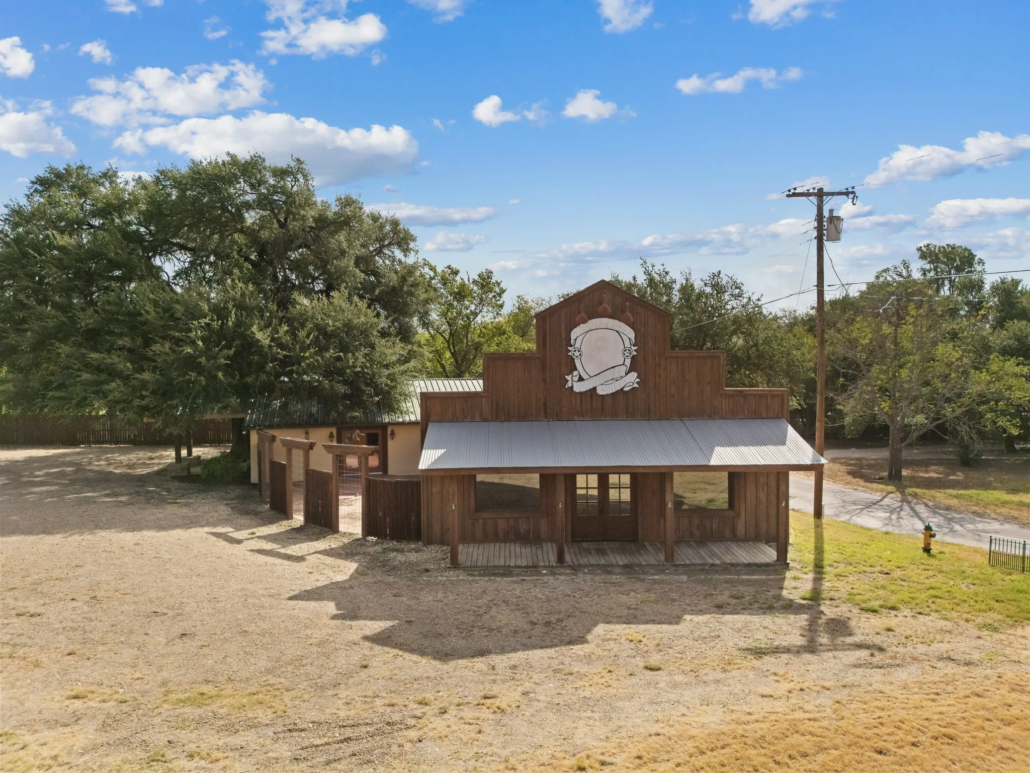 Single Family Residence For Sale in Mc Lennan County , 6401 Rock Creek Road, Waco, Texas 76708, 1 Bedroom, 2 Bathroom, Garage spaces, 3,225 Sqft, built in 1953, mls#21361610, Real Estate Agent in Waco, Homes For Sale in Mc Lennan county, Homes For Sale in Waco, Realtor in Waco Texas, Real Estate Brokerage Independent Realty Texas, Luminita Cordes Realtor