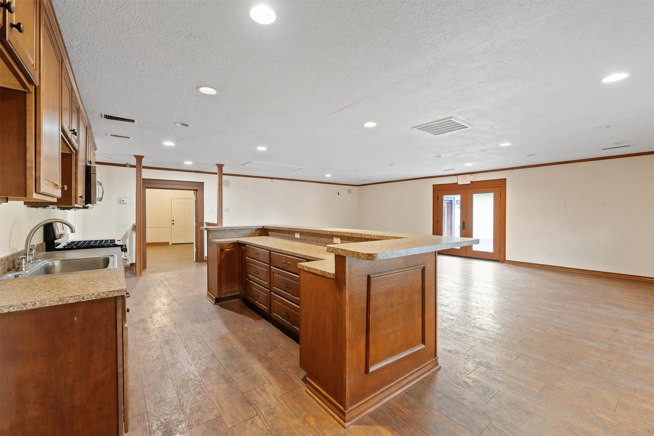 Single Family Residence For Sale in Mc Lennan County , 6401 Rock Creek Road, Waco, Texas 76708, 1 Bedroom, 2 Bathroom, Garage spaces, 3,225 Sqft, built in 1953, mls#21361610, Real Estate Agent in Waco, Homes For Sale in Mc Lennan county, Homes For Sale in Waco, Realtor in Waco Texas, Real Estate Brokerage Independent Realty Texas, Luminita Cordes Realtor