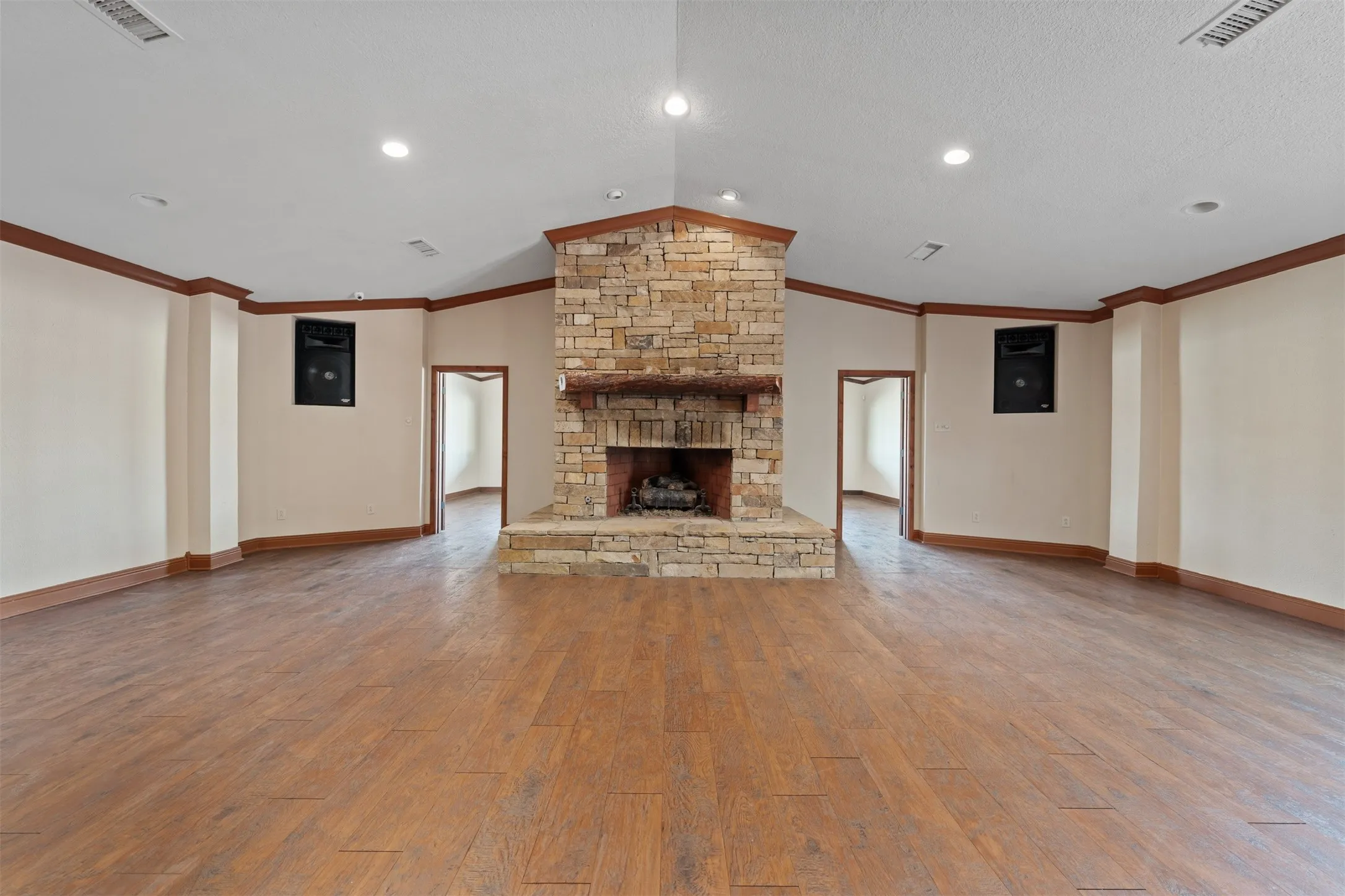 Single Family Residence For Sale in Mc Lennan County , 6401 Rock Creek Road, Waco, Texas 76708, 1 Bedroom, 2 Bathroom, Garage spaces, 3,225 Sqft, built in 1953, mls#21361610, Real Estate Agent in Waco, Homes For Sale in Mc Lennan county, Homes For Sale in Waco, Realtor in Waco Texas, Real Estate Brokerage Independent Realty Texas, Luminita Cordes Realtor