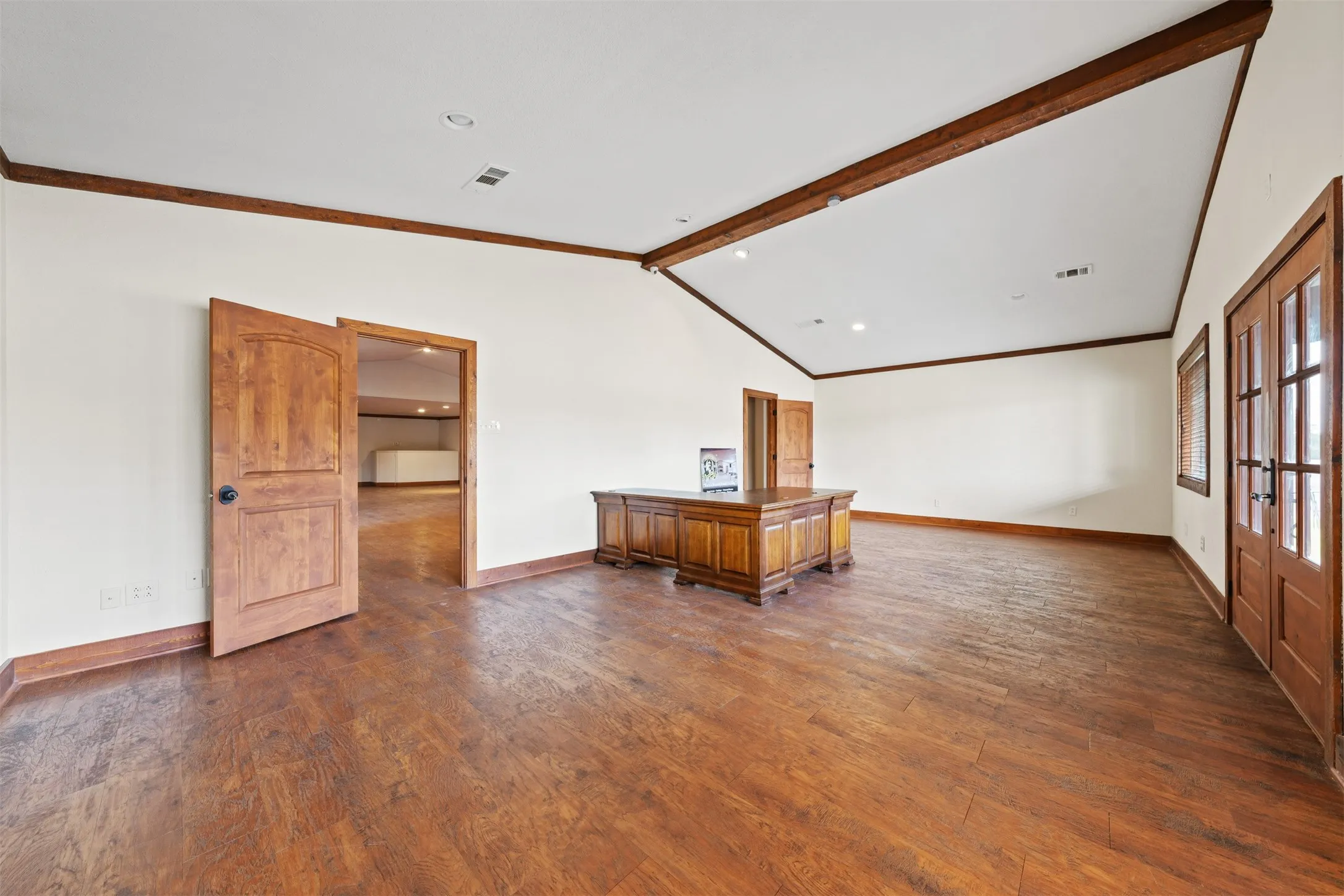 Single Family Residence For Sale in Mc Lennan County , 6401 Rock Creek Road, Waco, Texas 76708, 1 Bedroom, 2 Bathroom, Garage spaces, 3,225 Sqft, built in 1953, mls#21361610, Real Estate Agent in Waco, Homes For Sale in Mc Lennan county, Homes For Sale in Waco, Realtor in Waco Texas, Real Estate Brokerage Independent Realty Texas, Luminita Cordes Realtor