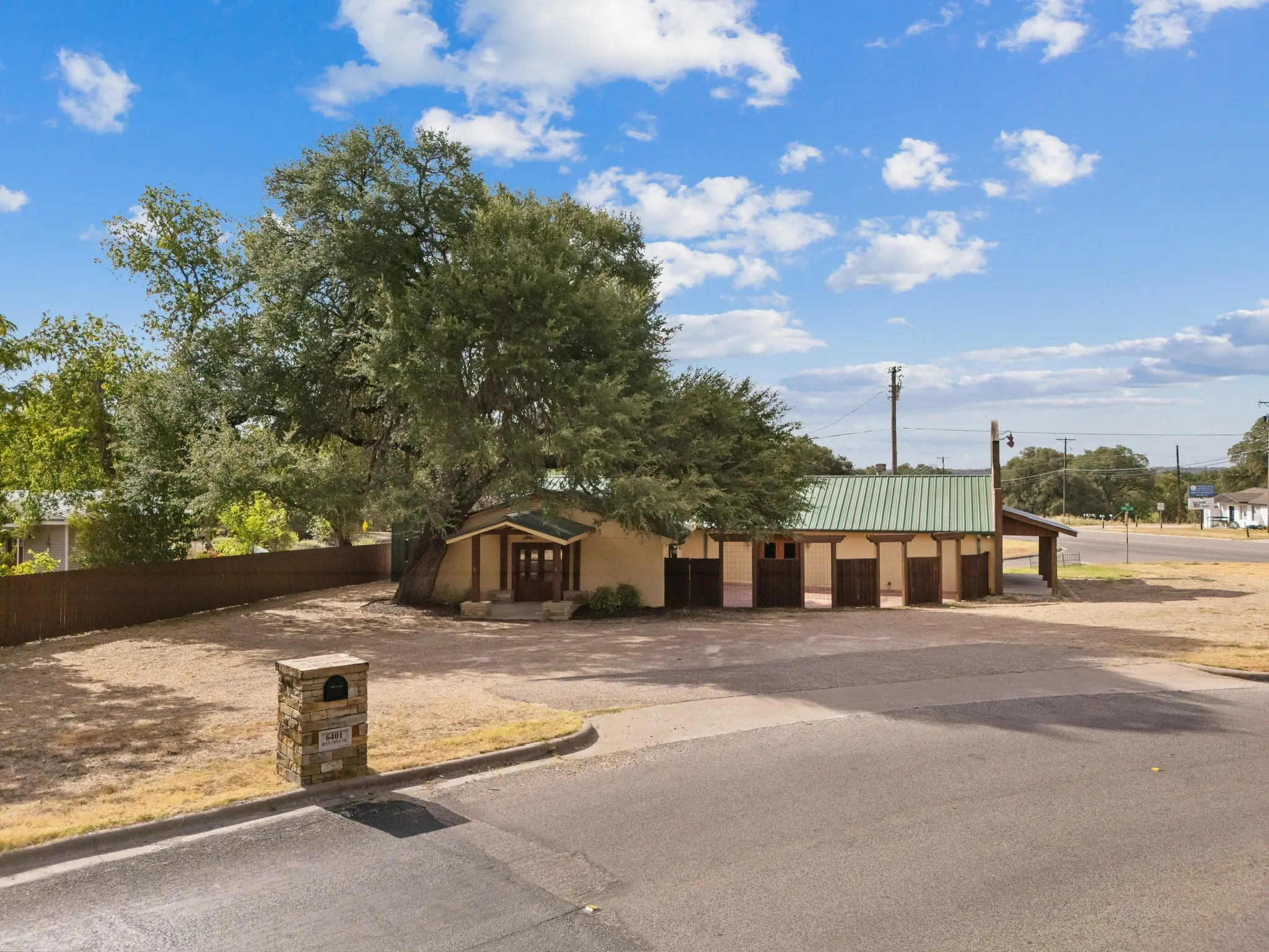 Single Family Residence For Sale in Mc Lennan County , 6401 Rock Creek Road, Waco, Texas 76708, 1 Bedroom, 2 Bathroom, Garage spaces, 3,225 Sqft, built in 1953, mls#21361610, Real Estate Agent in Waco, Homes For Sale in Mc Lennan county, Homes For Sale in Waco, Realtor in Waco Texas, Real Estate Brokerage Independent Realty Texas, Luminita Cordes Realtor