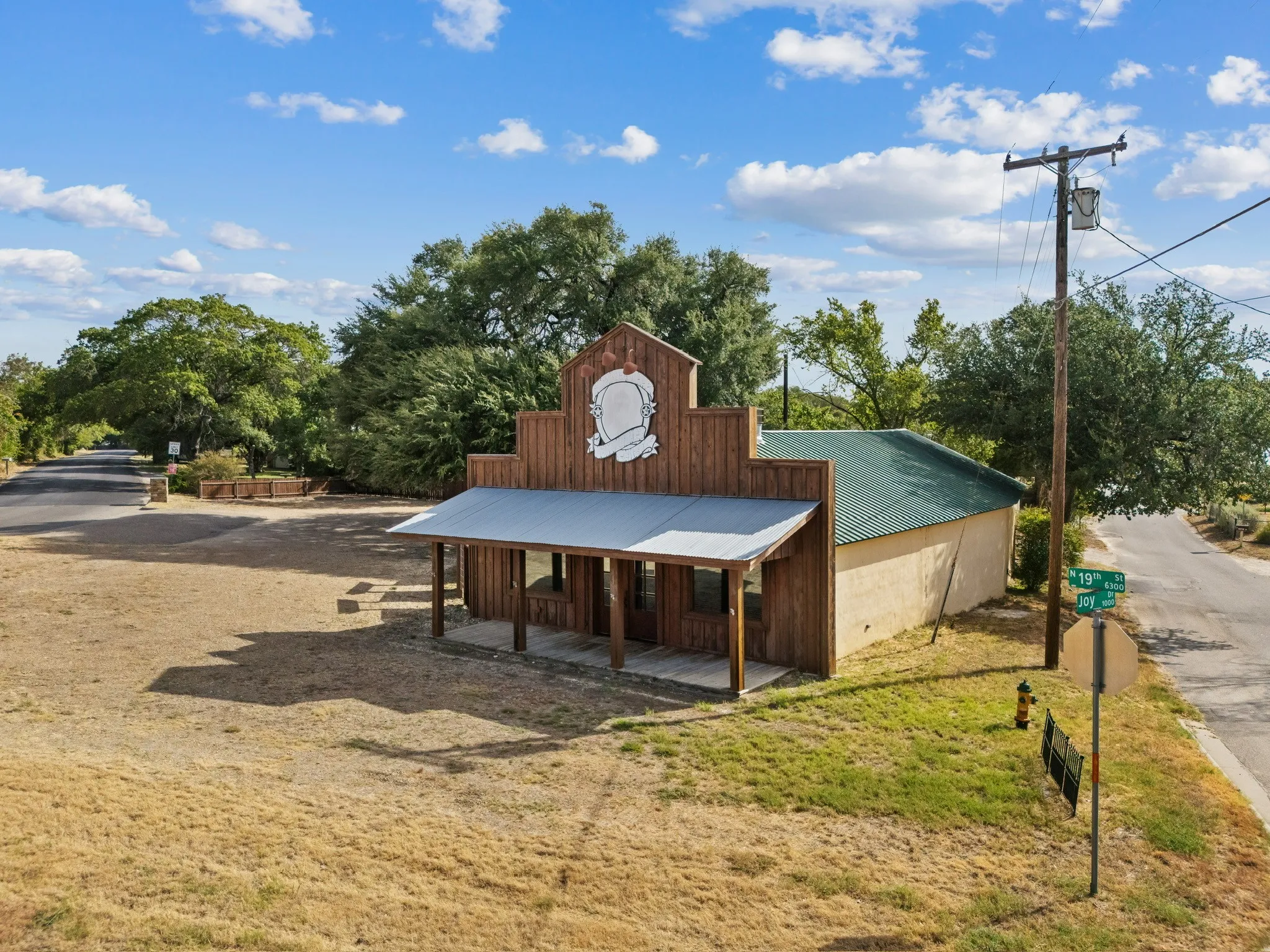 Single Family Residence For Sale in Mc Lennan County , 6401 Rock Creek Road, Waco, Texas 76708, 1 Bedroom, 2 Bathroom, Garage spaces, 3,225 Sqft, built in 1953, mls#21361610, Real Estate Agent in Waco, Homes For Sale in Mc Lennan county, Homes For Sale in Waco, Realtor in Waco Texas, Real Estate Brokerage Independent Realty Texas, Luminita Cordes Realtor