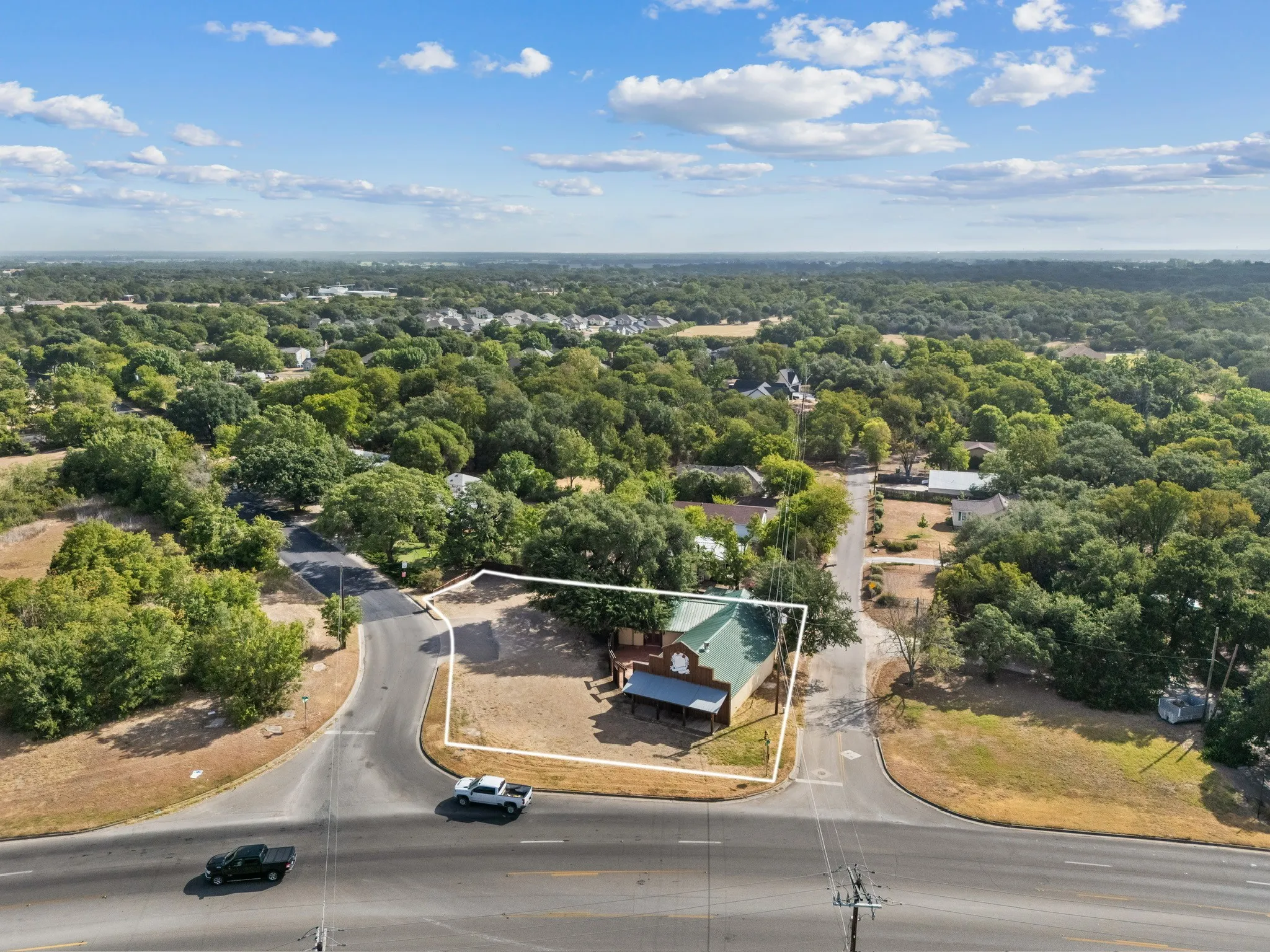 Single Family Residence For Sale in Mc Lennan County , 6401 Rock Creek Road, Waco, Texas 76708, 1 Bedroom, 2 Bathroom, Garage spaces, 3,225 Sqft, built in 1953, mls#21361610, Real Estate Agent in Waco, Homes For Sale in Mc Lennan county, Homes For Sale in Waco, Realtor in Waco Texas, Real Estate Brokerage Independent Realty Texas, Luminita Cordes Realtor