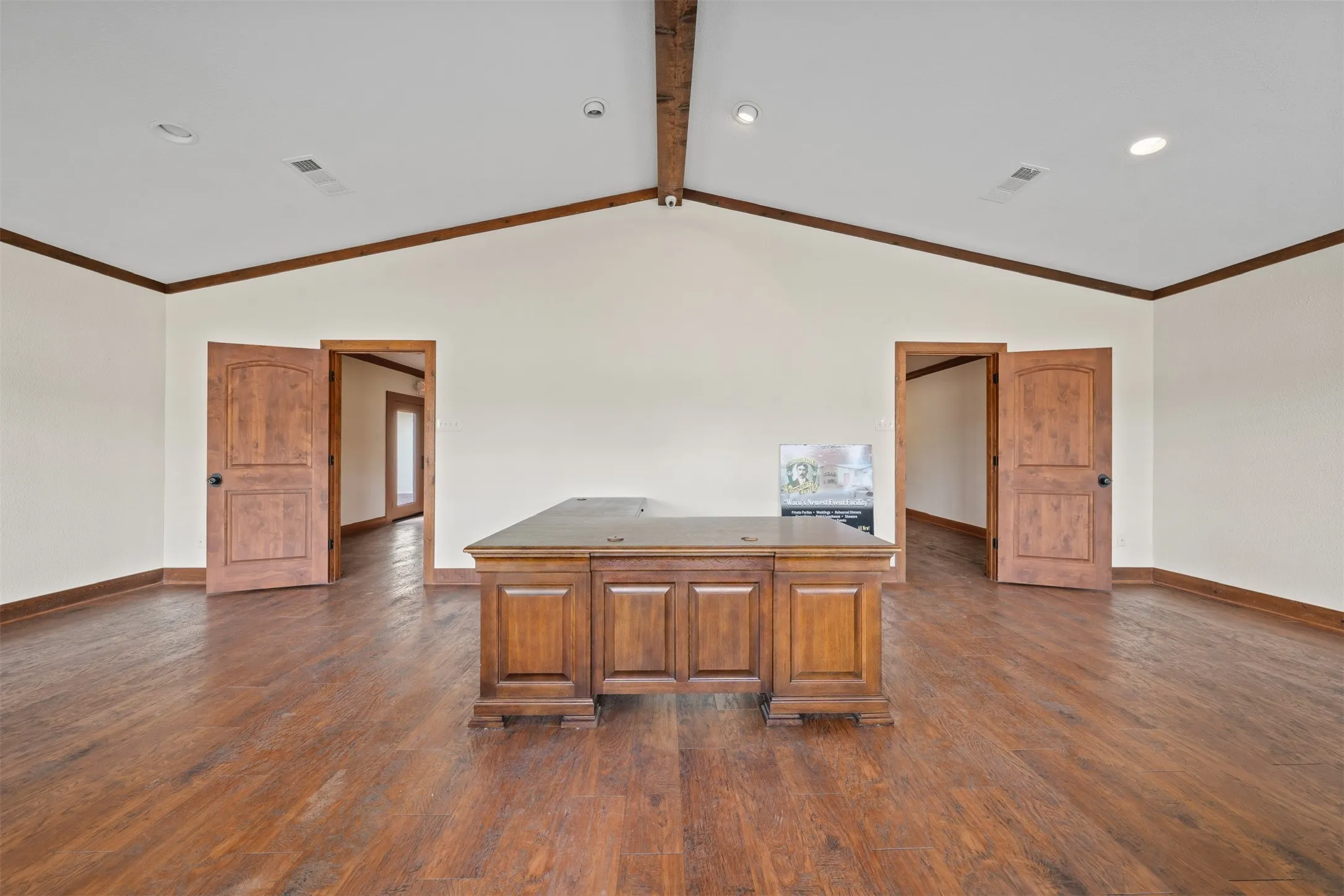 Single Family Residence For Sale in Mc Lennan County , 6401 Rock Creek Road, Waco, Texas 76708, 1 Bedroom, 2 Bathroom, Garage spaces, 3,225 Sqft, built in 1953, mls#21361610, Real Estate Agent in Waco, Homes For Sale in Mc Lennan county, Homes For Sale in Waco, Realtor in Waco Texas, Real Estate Brokerage Independent Realty Texas, Luminita Cordes Realtor