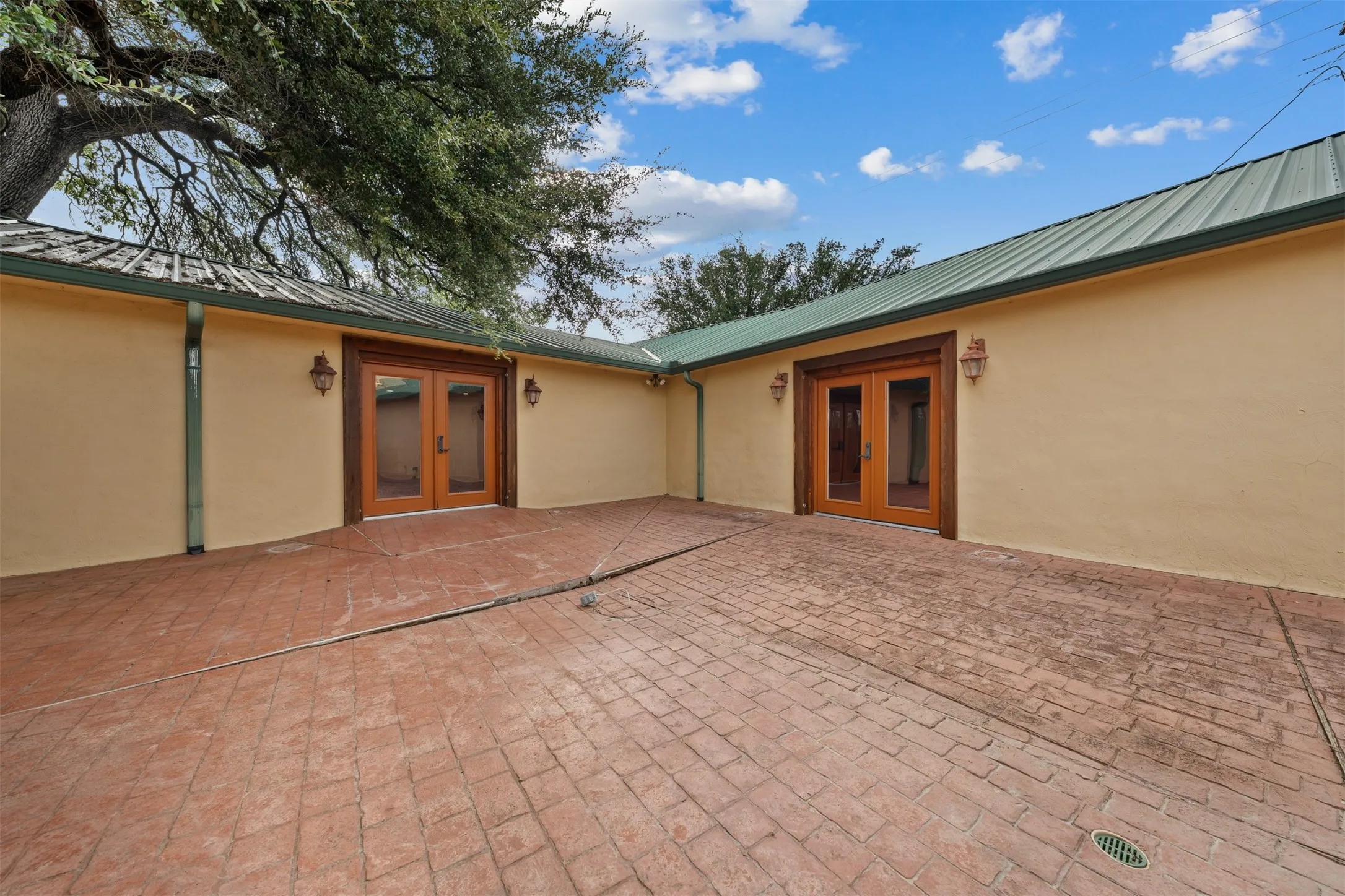Single Family Residence For Sale in Mc Lennan County , 6401 Rock Creek Road, Waco, Texas 76708, 1 Bedroom, 2 Bathroom, Garage spaces, 3,225 Sqft, built in 1953, mls#21361610, Real Estate Agent in Waco, Homes For Sale in Mc Lennan county, Homes For Sale in Waco, Realtor in Waco Texas, Real Estate Brokerage Independent Realty Texas, Luminita Cordes Realtor