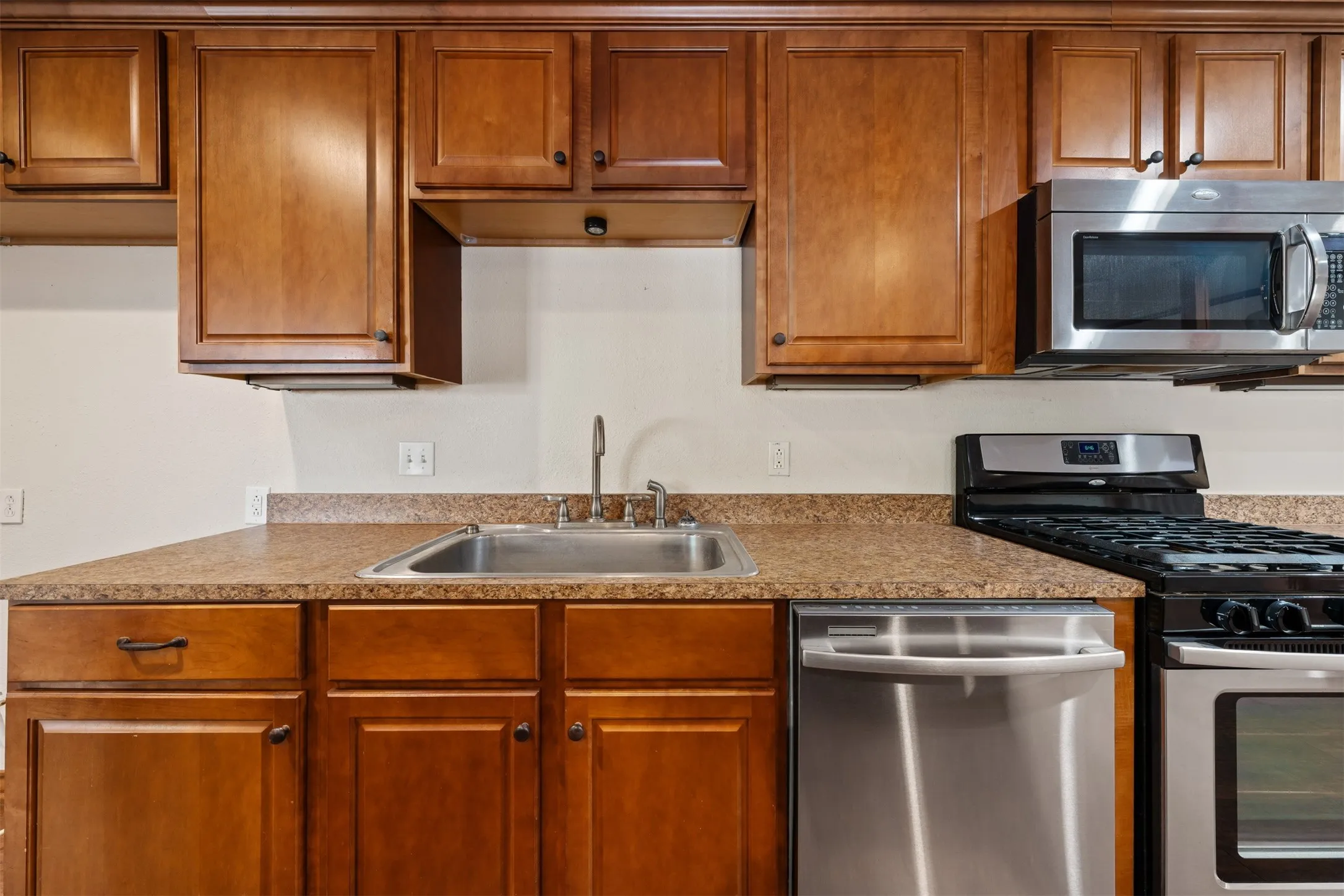 Single Family Residence For Sale in Mc Lennan County , 6401 Rock Creek Road, Waco, Texas 76708, 1 Bedroom, 2 Bathroom, Garage spaces, 3,225 Sqft, built in 1953, mls#21361610, Real Estate Agent in Waco, Homes For Sale in Mc Lennan county, Homes For Sale in Waco, Realtor in Waco Texas, Real Estate Brokerage Independent Realty Texas, Luminita Cordes Realtor