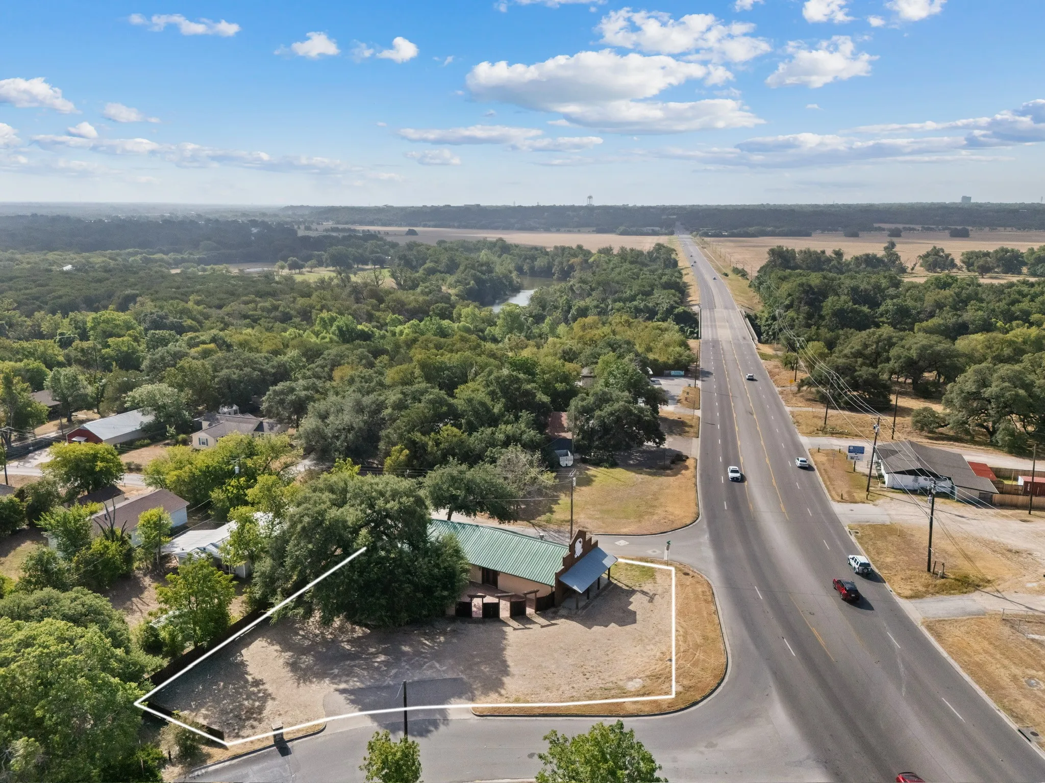 Single Family Residence For Sale in Mc Lennan County , 6401 Rock Creek Road, Waco, Texas 76708, 1 Bedroom, 2 Bathroom, Garage spaces, 3,225 Sqft, built in 1953, mls#21361610, Real Estate Agent in Waco, Homes For Sale in Mc Lennan county, Homes For Sale in Waco, Realtor in Waco Texas, Real Estate Brokerage Independent Realty Texas, Luminita Cordes Realtor