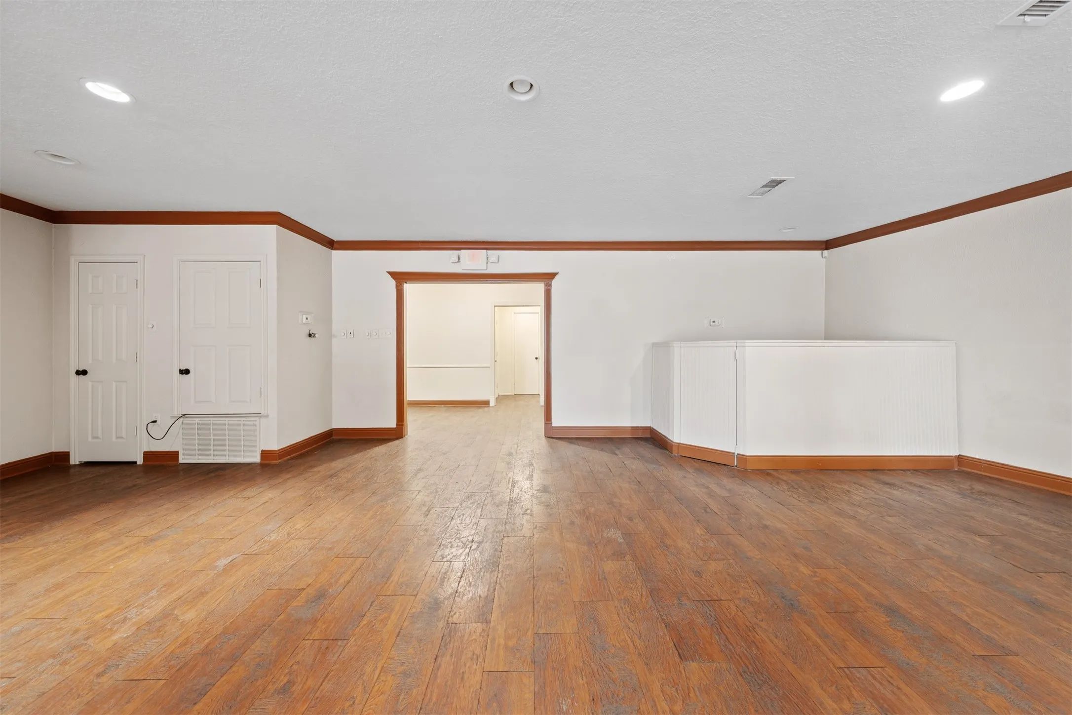 Single Family Residence For Sale in Mc Lennan County , 6401 Rock Creek Road, Waco, Texas 76708, 1 Bedroom, 2 Bathroom, Garage spaces, 3,225 Sqft, built in 1953, mls#21361610, Real Estate Agent in Waco, Homes For Sale in Mc Lennan county, Homes For Sale in Waco, Realtor in Waco Texas, Real Estate Brokerage Independent Realty Texas, Luminita Cordes Realtor