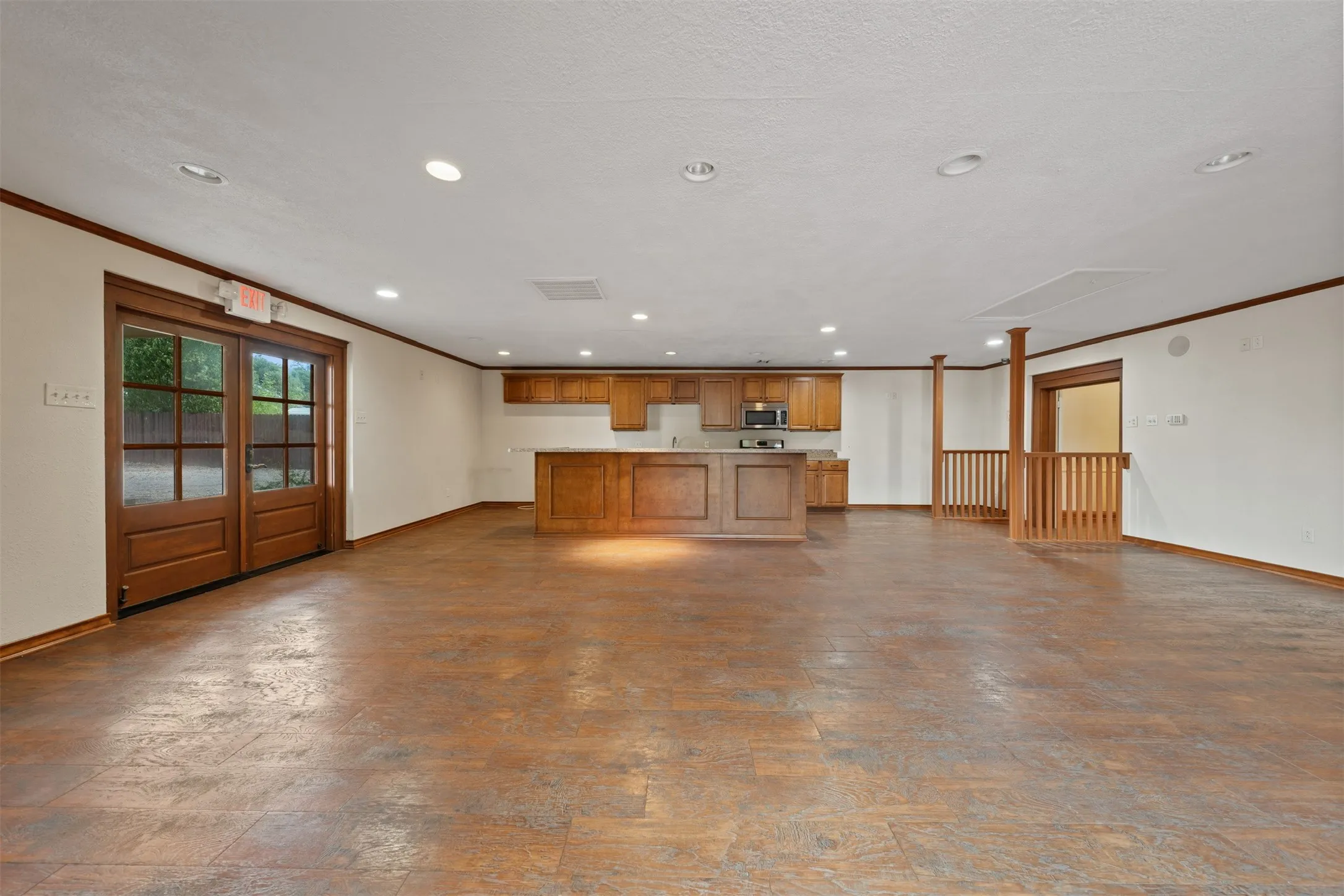 Single Family Residence For Sale in Mc Lennan County , 6401 Rock Creek Road, Waco, Texas 76708, 1 Bedroom, 2 Bathroom, Garage spaces, 3,225 Sqft, built in 1953, mls#21361610, Real Estate Agent in Waco, Homes For Sale in Mc Lennan county, Homes For Sale in Waco, Realtor in Waco Texas, Real Estate Brokerage Independent Realty Texas, Luminita Cordes Realtor