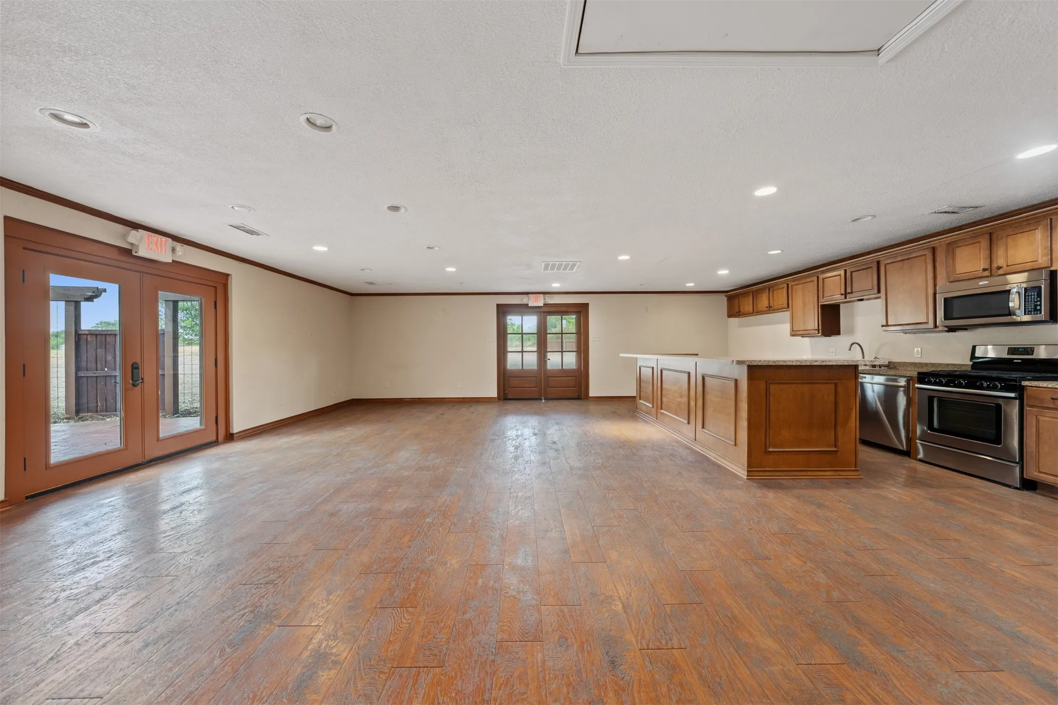 Single Family Residence For Sale in Mc Lennan County , 6401 Rock Creek Road, Waco, Texas 76708, 1 Bedroom, 2 Bathroom, Garage spaces, 3,225 Sqft, built in 1953, mls#21361610, Real Estate Agent in Waco, Homes For Sale in Mc Lennan county, Homes For Sale in Waco, Realtor in Waco Texas, Real Estate Brokerage Independent Realty Texas, Luminita Cordes Realtor