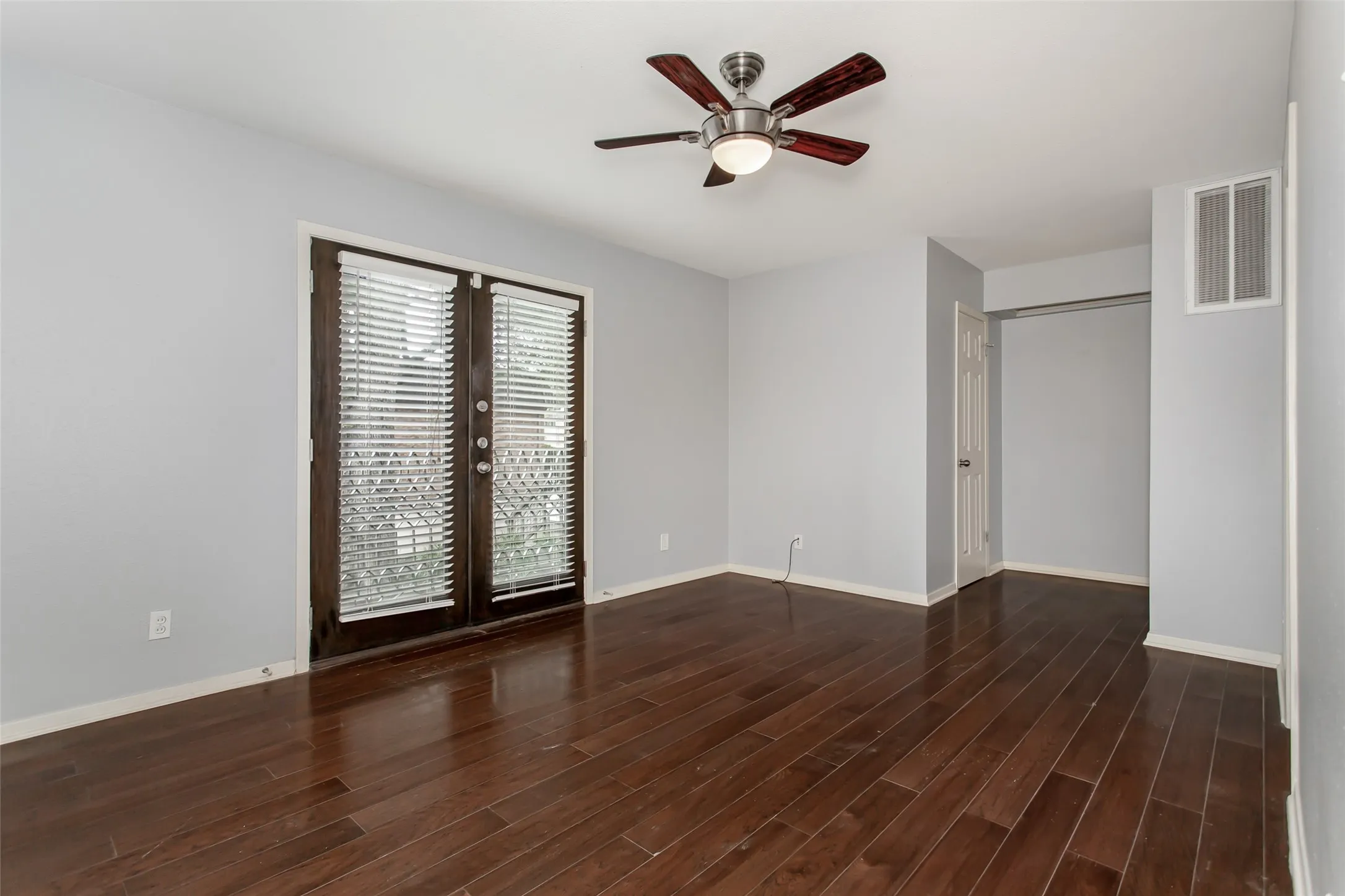 Condominium For Rent in Dallas County , 10205 Regal Oaks Drive 123, Dallas, Texas 75230, 2 Bedroom, 2 Bathroom, Garage spaces, 975 Sqft, built in 1963, mls#21362356, Real Estate Agent in Dallas, Homes For Rent in Dallas county, Homes For Rent in Dallas, Realtor in Dallas Texas, Real Estate Brokerage Independent Realty Texas, Luminita Cordes Realtor