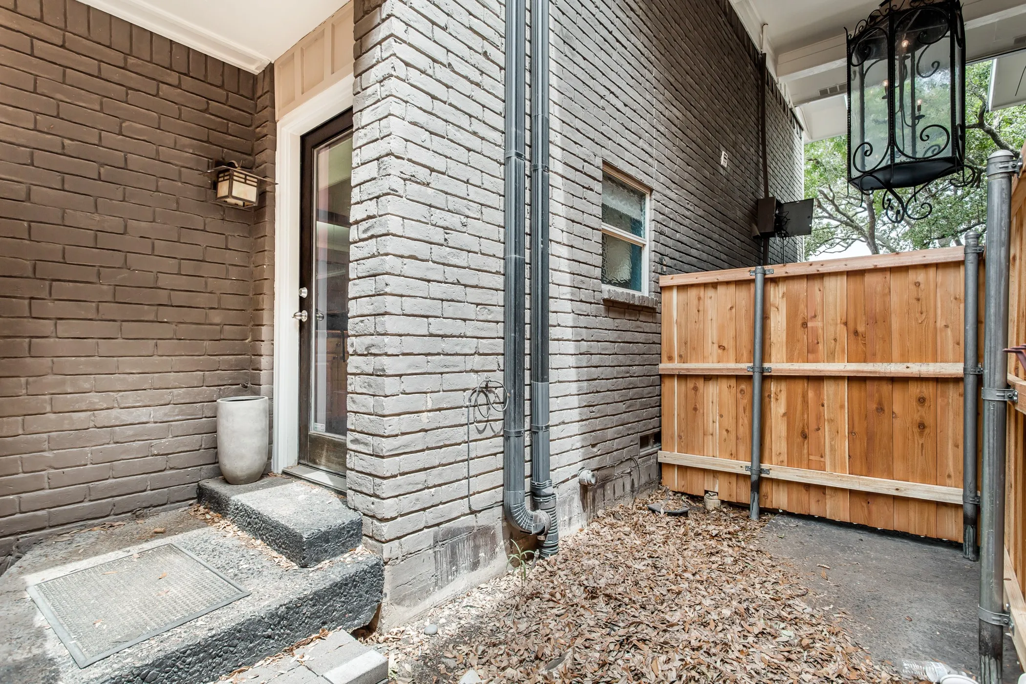Condominium For Rent in Dallas County , 10205 Regal Oaks Drive 123, Dallas, Texas 75230, 2 Bedroom, 2 Bathroom, Garage spaces, 975 Sqft, built in 1963, mls#21362356, Real Estate Agent in Dallas, Homes For Rent in Dallas county, Homes For Rent in Dallas, Realtor in Dallas Texas, Real Estate Brokerage Independent Realty Texas, Luminita Cordes Realtor
