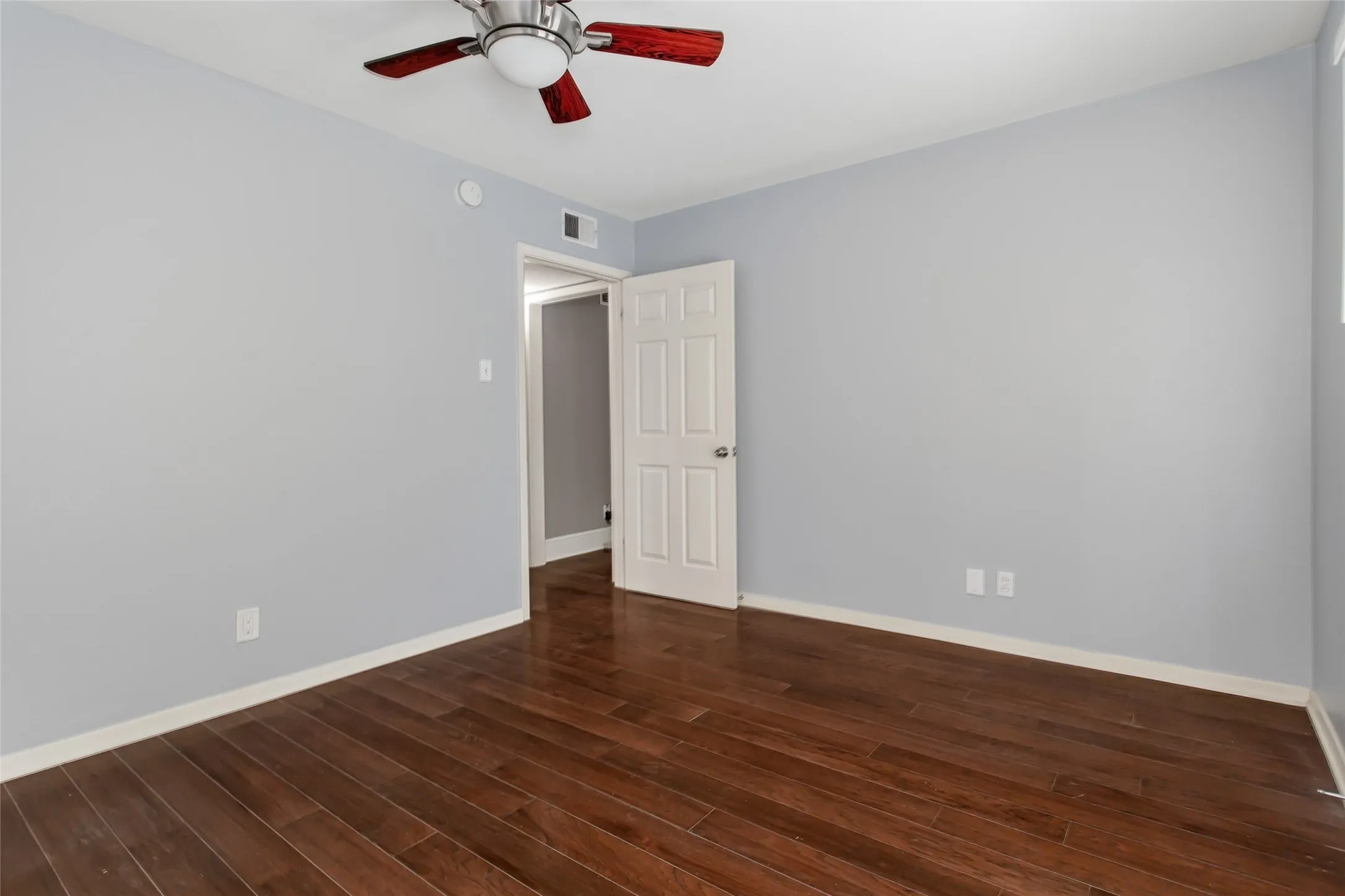 Condominium For Rent in Dallas County , 10205 Regal Oaks Drive 123, Dallas, Texas 75230, 2 Bedroom, 2 Bathroom, Garage spaces, 975 Sqft, built in 1963, mls#21362356, Real Estate Agent in Dallas, Homes For Rent in Dallas county, Homes For Rent in Dallas, Realtor in Dallas Texas, Real Estate Brokerage Independent Realty Texas, Luminita Cordes Realtor