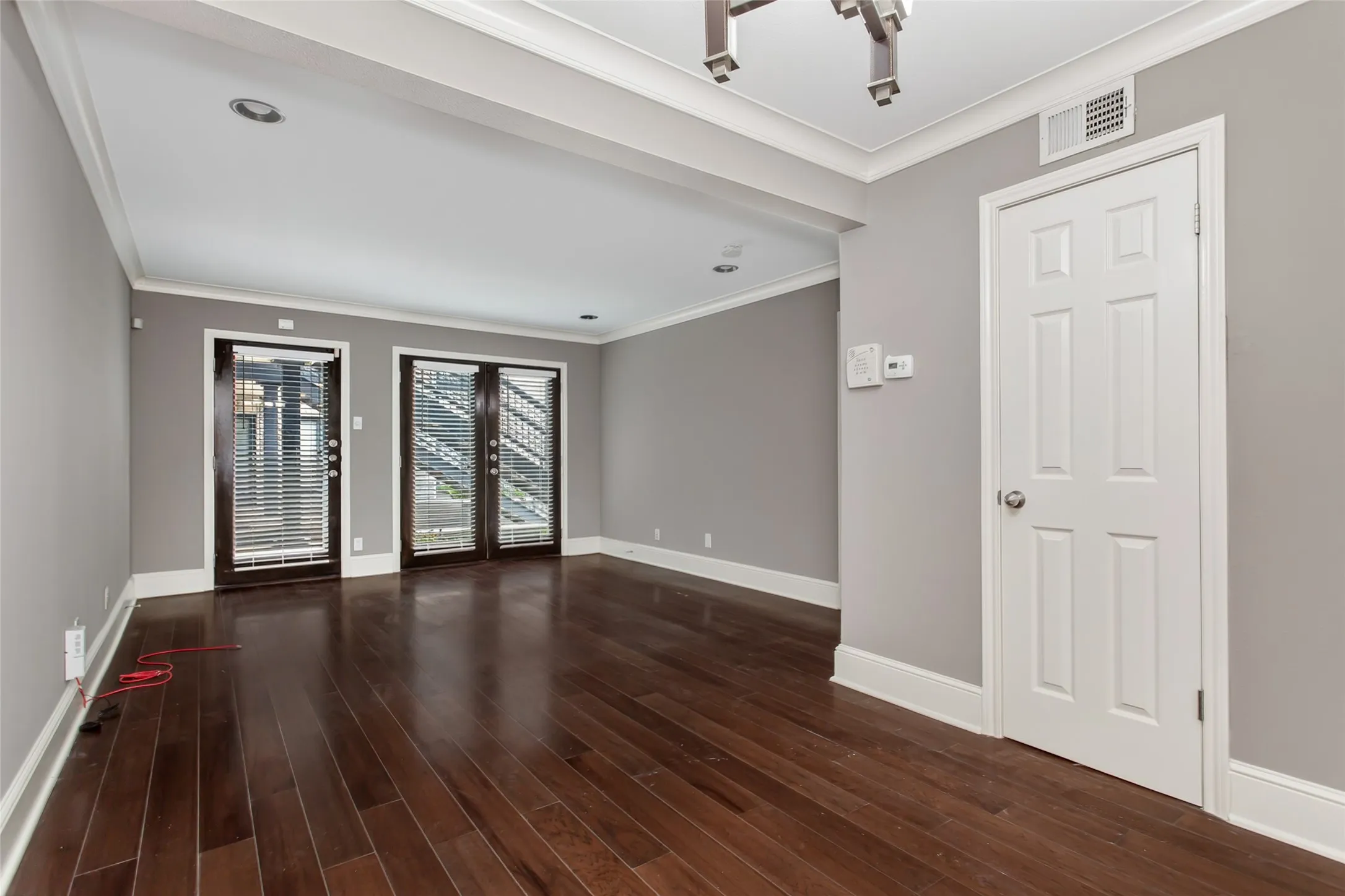 Condominium For Rent in Dallas County , 10205 Regal Oaks Drive 123, Dallas, Texas 75230, 2 Bedroom, 2 Bathroom, Garage spaces, 975 Sqft, built in 1963, mls#21362356, Real Estate Agent in Dallas, Homes For Rent in Dallas county, Homes For Rent in Dallas, Realtor in Dallas Texas, Real Estate Brokerage Independent Realty Texas, Luminita Cordes Realtor