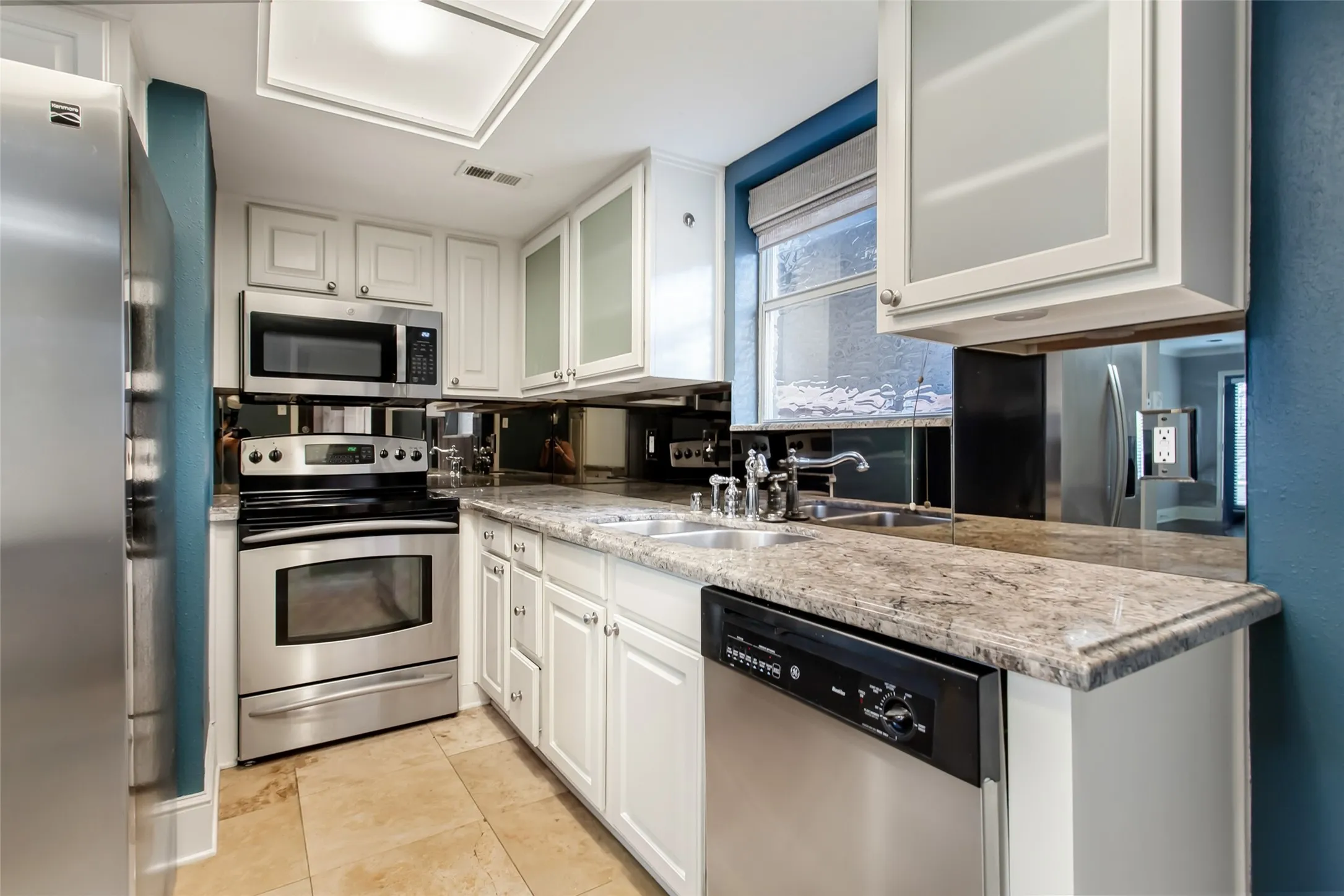 Condominium For Rent in Dallas County , 10205 Regal Oaks Drive 123, Dallas, Texas 75230, 2 Bedroom, 2 Bathroom, Garage spaces, 975 Sqft, built in 1963, mls#21362356, Real Estate Agent in Dallas, Homes For Rent in Dallas county, Homes For Rent in Dallas, Realtor in Dallas Texas, Real Estate Brokerage Independent Realty Texas, Luminita Cordes Realtor