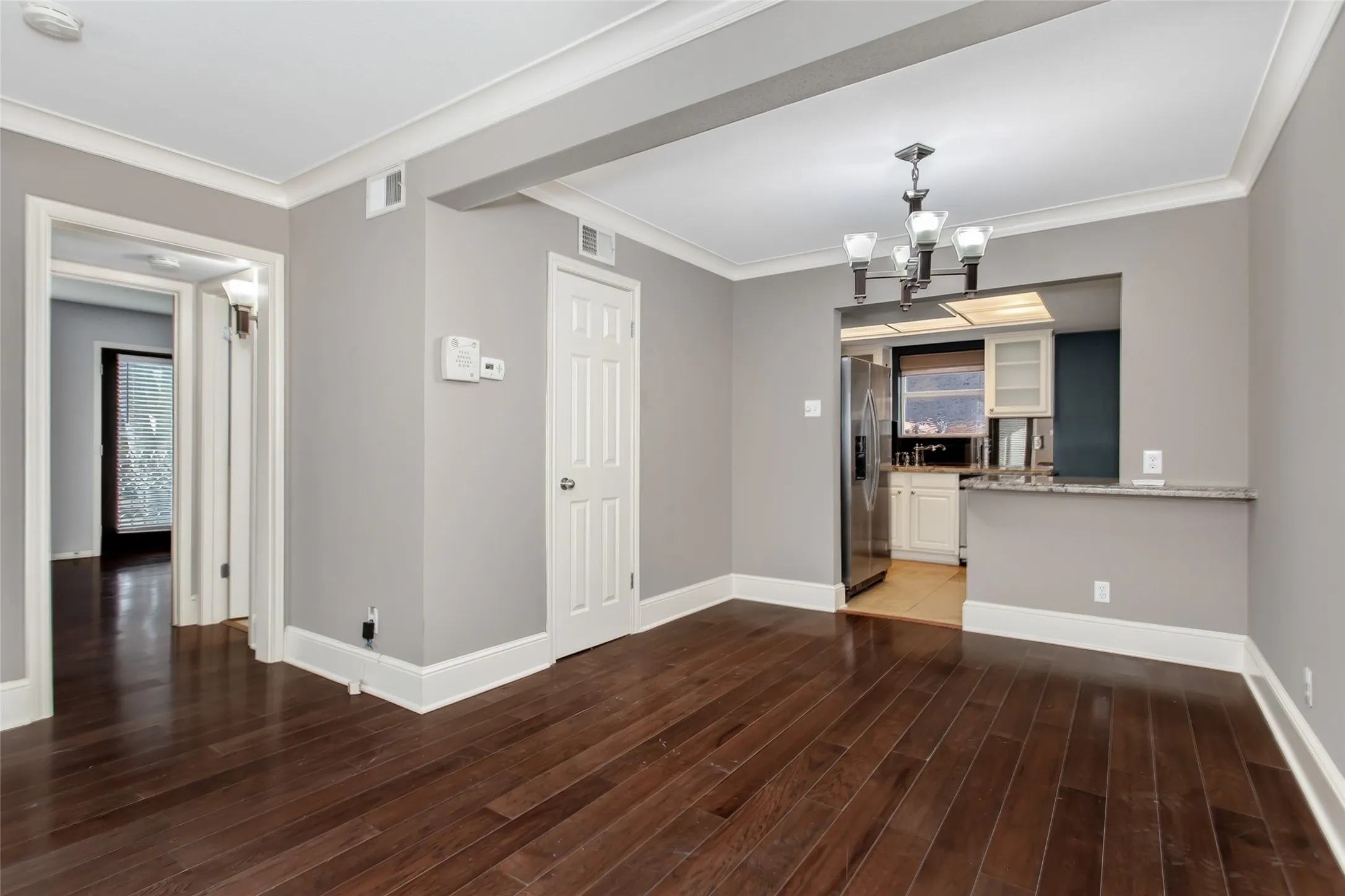 Condominium For Rent in Dallas County , 10205 Regal Oaks Drive 123, Dallas, Texas 75230, 2 Bedroom, 2 Bathroom, Garage spaces, 975 Sqft, built in 1963, mls#21362356, Real Estate Agent in Dallas, Homes For Rent in Dallas county, Homes For Rent in Dallas, Realtor in Dallas Texas, Real Estate Brokerage Independent Realty Texas, Luminita Cordes Realtor