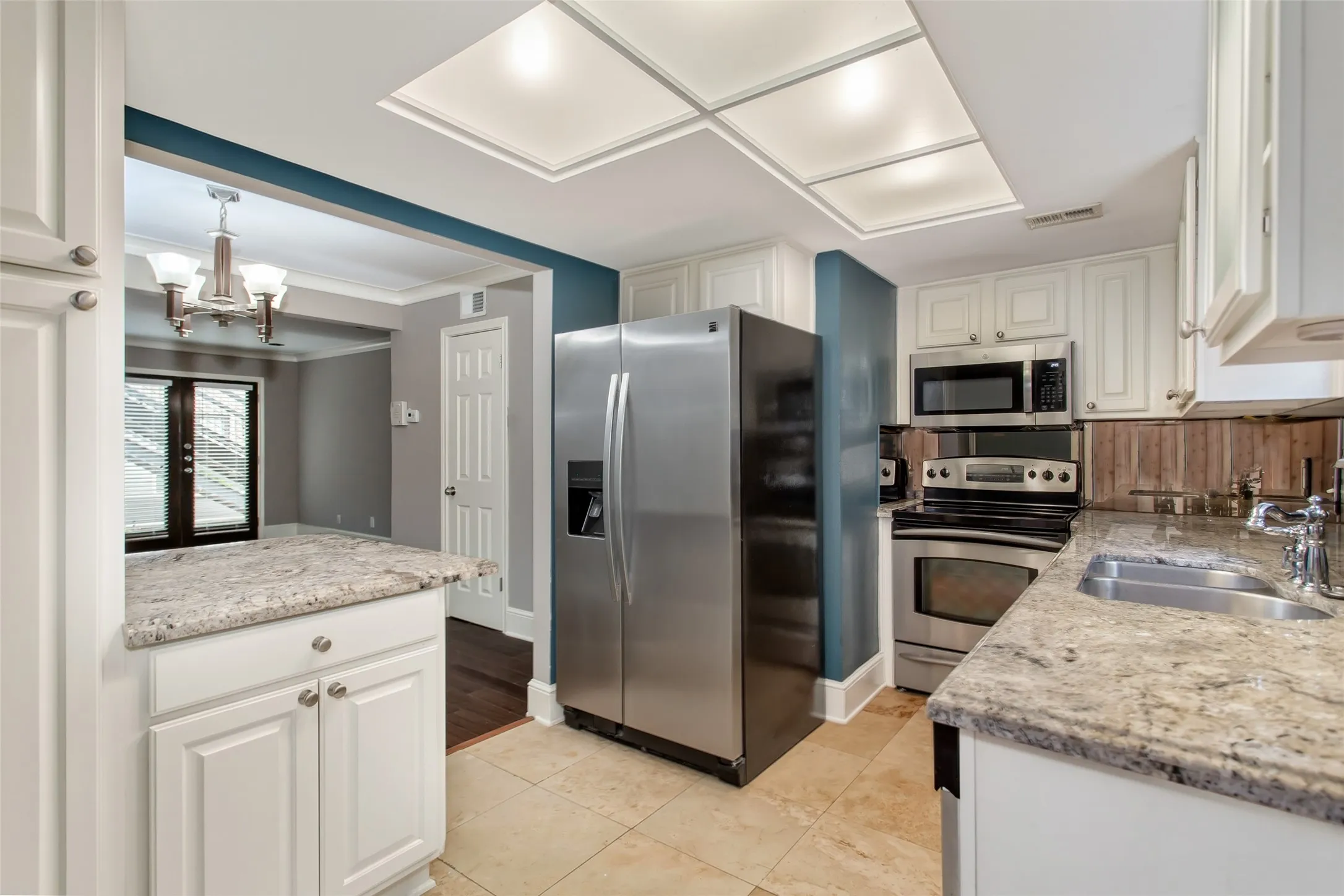 Condominium For Rent in Dallas County , 10205 Regal Oaks Drive 123, Dallas, Texas 75230, 2 Bedroom, 2 Bathroom, Garage spaces, 975 Sqft, built in 1963, mls#21362356, Real Estate Agent in Dallas, Homes For Rent in Dallas county, Homes For Rent in Dallas, Realtor in Dallas Texas, Real Estate Brokerage Independent Realty Texas, Luminita Cordes Realtor