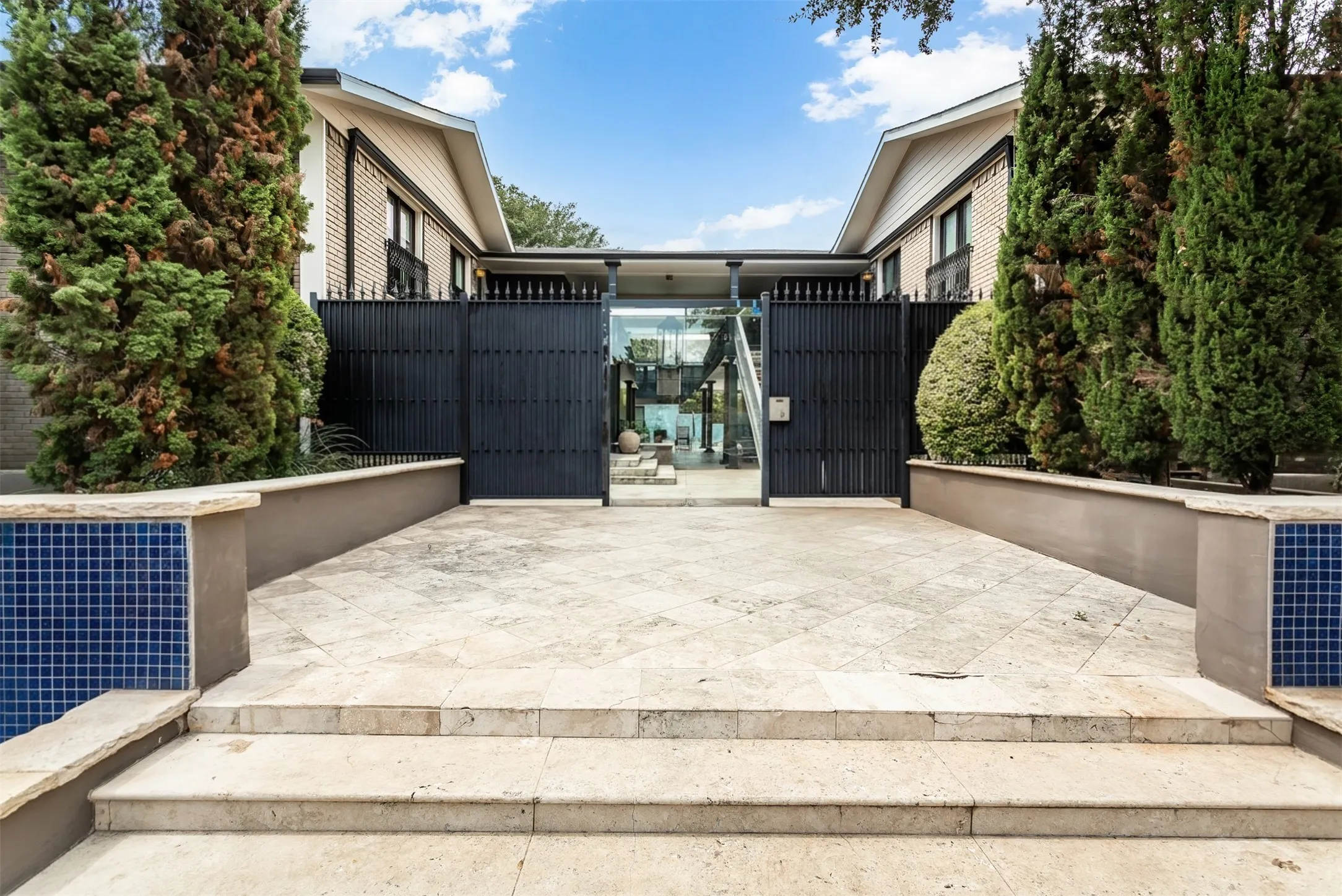 Condominium For Rent in Dallas County , 10205 Regal Oaks Drive 123, Dallas, Texas 75230, 2 Bedroom, 2 Bathroom, Garage spaces, 975 Sqft, built in 1963, mls#21362356, Real Estate Agent in Dallas, Homes For Rent in Dallas county, Homes For Rent in Dallas, Realtor in Dallas Texas, Real Estate Brokerage Independent Realty Texas, Luminita Cordes Realtor