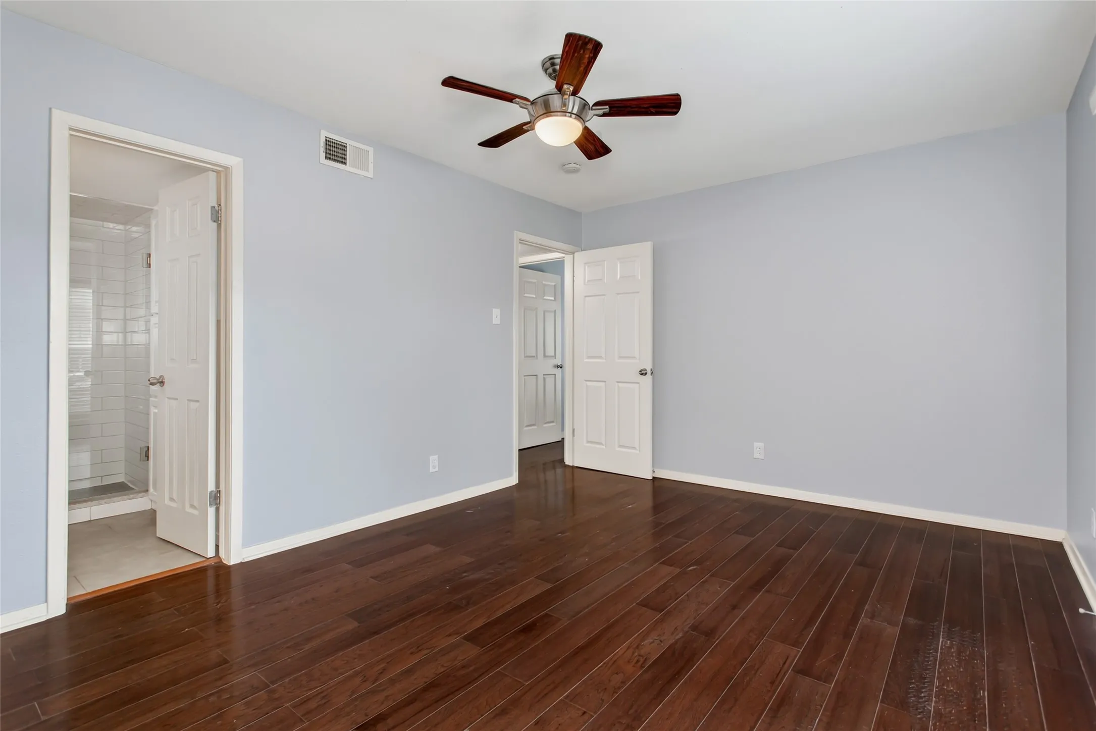 Condominium For Rent in Dallas County , 10205 Regal Oaks Drive 123, Dallas, Texas 75230, 2 Bedroom, 2 Bathroom, Garage spaces, 975 Sqft, built in 1963, mls#21362356, Real Estate Agent in Dallas, Homes For Rent in Dallas county, Homes For Rent in Dallas, Realtor in Dallas Texas, Real Estate Brokerage Independent Realty Texas, Luminita Cordes Realtor