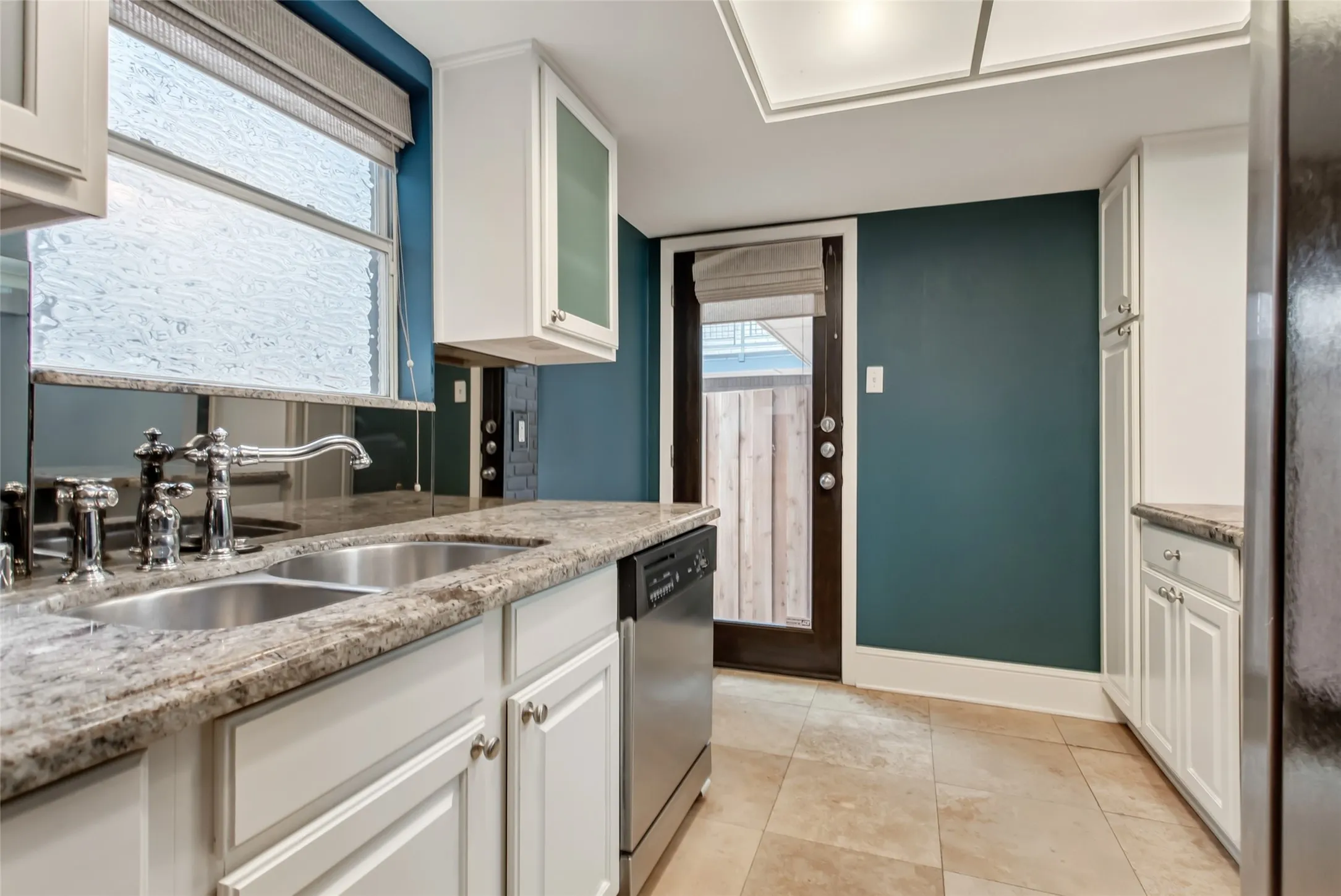 Condominium For Rent in Dallas County , 10205 Regal Oaks Drive 123, Dallas, Texas 75230, 2 Bedroom, 2 Bathroom, Garage spaces, 975 Sqft, built in 1963, mls#21362356, Real Estate Agent in Dallas, Homes For Rent in Dallas county, Homes For Rent in Dallas, Realtor in Dallas Texas, Real Estate Brokerage Independent Realty Texas, Luminita Cordes Realtor