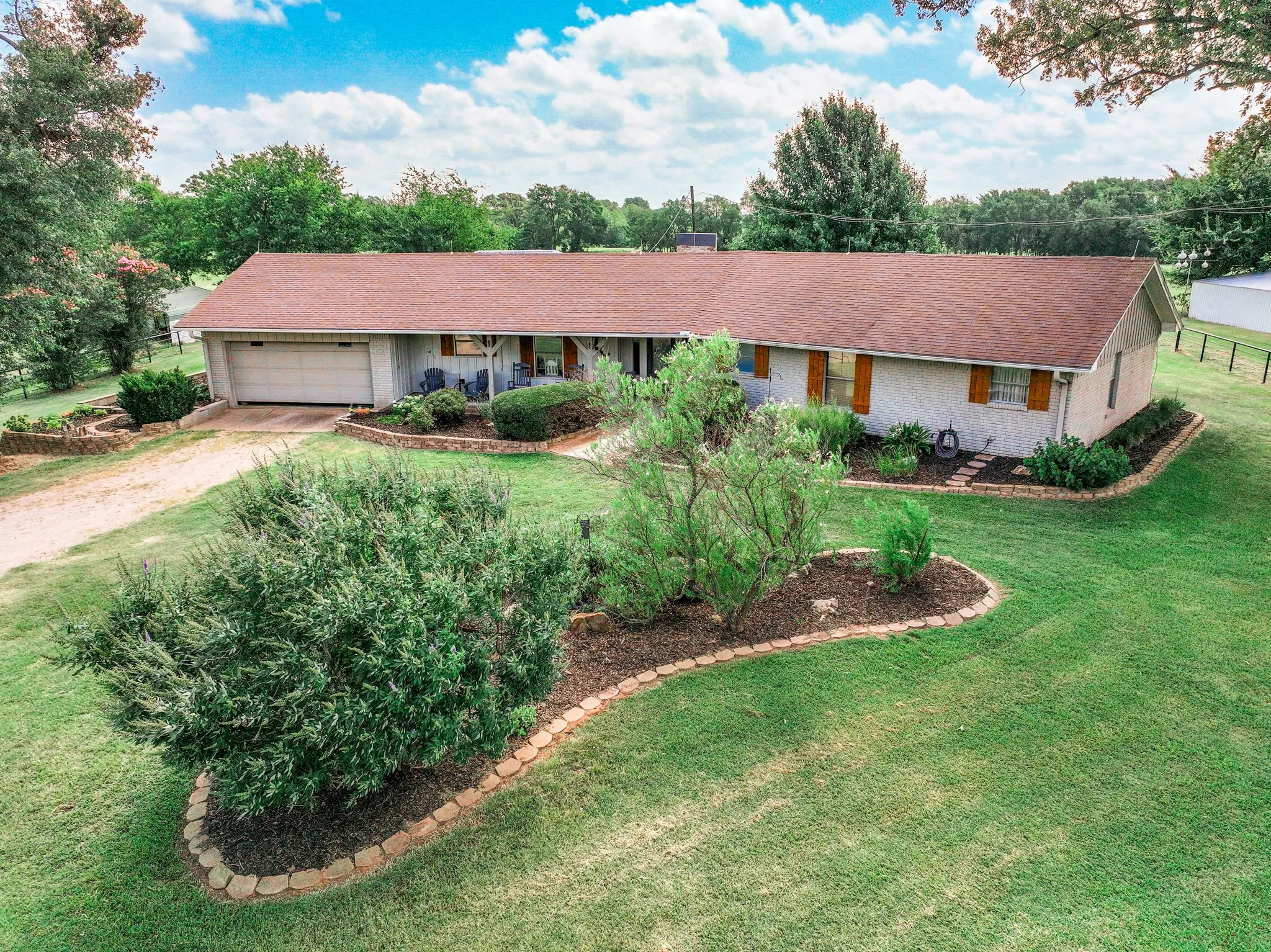 Single Family Residence For Sale in Hopkins County , 8727 S Fm 69, Como, Texas 75431, 3 Bedroom, 3 Bathroom, 2 Garage spaces, 2,040 Sqft, built in 1978, mls#21344013, Real Estate Agent in Como, Homes For Sale in Hopkins county, Homes For Sale in Como, Realtor in Como Texas, Real Estate Brokerage Independent Realty Texas, Luminita Cordes Realtor
