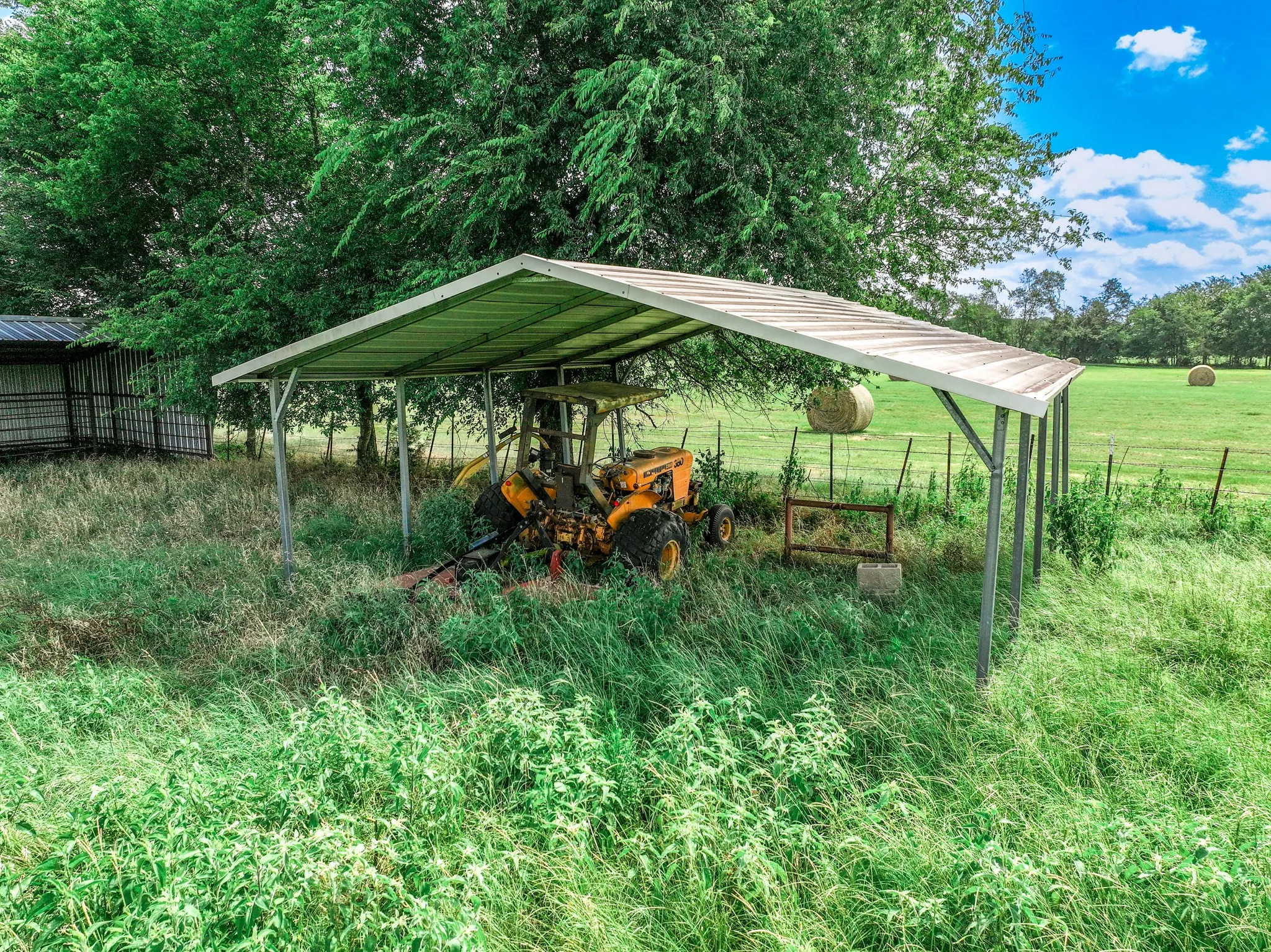 Single Family Residence For Sale in Hopkins County , 8727 S Fm 69, Como, Texas 75431, 3 Bedroom, 3 Bathroom, 2 Garage spaces, 2,040 Sqft, built in 1978, mls#21344013, Real Estate Agent in Como, Homes For Sale in Hopkins county, Homes For Sale in Como, Realtor in Como Texas, Real Estate Brokerage Independent Realty Texas, Luminita Cordes Realtor