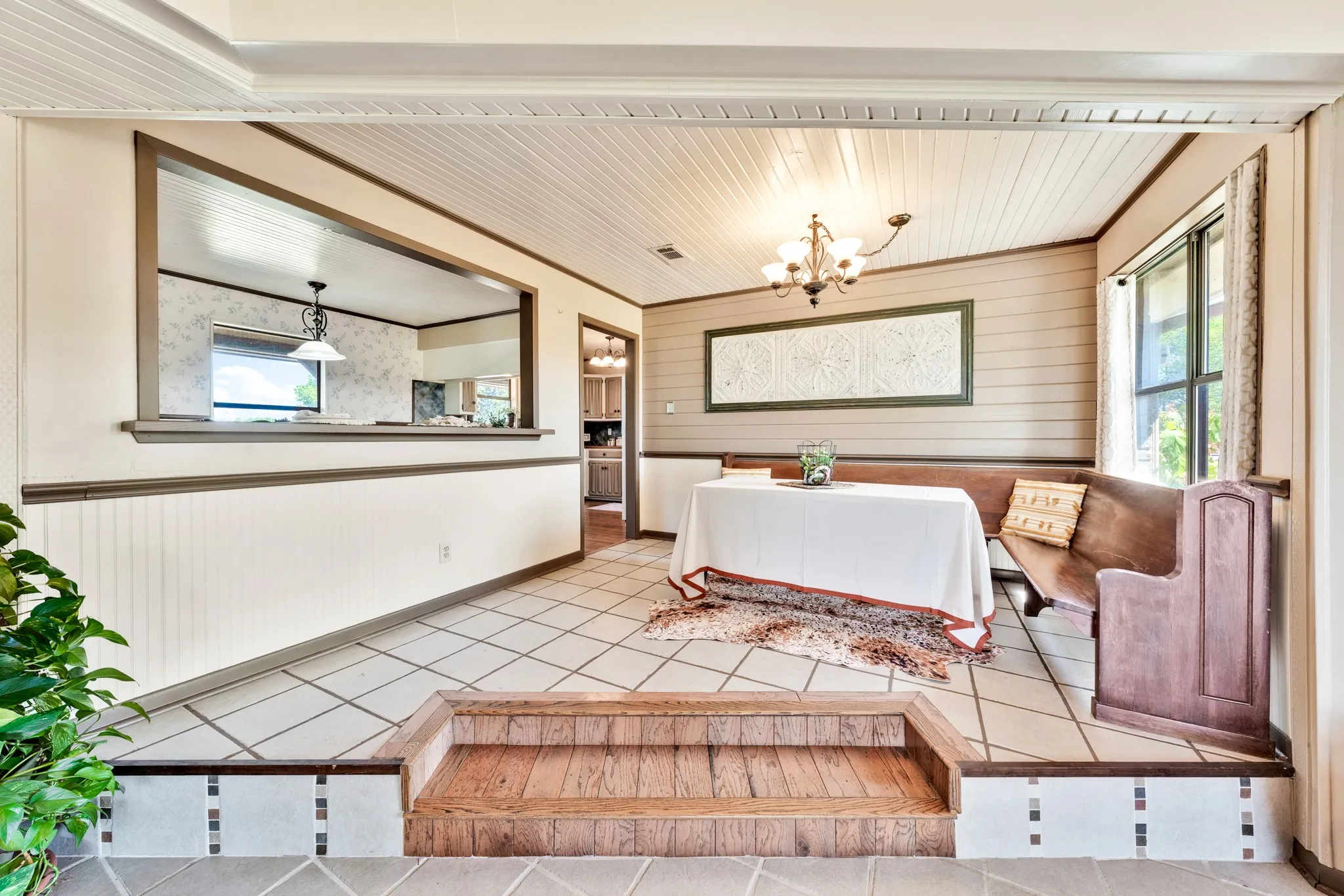 Single Family Residence For Sale in Hopkins County , 8727 S Fm 69, Como, Texas 75431, 3 Bedroom, 3 Bathroom, 2 Garage spaces, 2,040 Sqft, built in 1978, mls#21344013, Real Estate Agent in Como, Homes For Sale in Hopkins county, Homes For Sale in Como, Realtor in Como Texas, Real Estate Brokerage Independent Realty Texas, Luminita Cordes Realtor