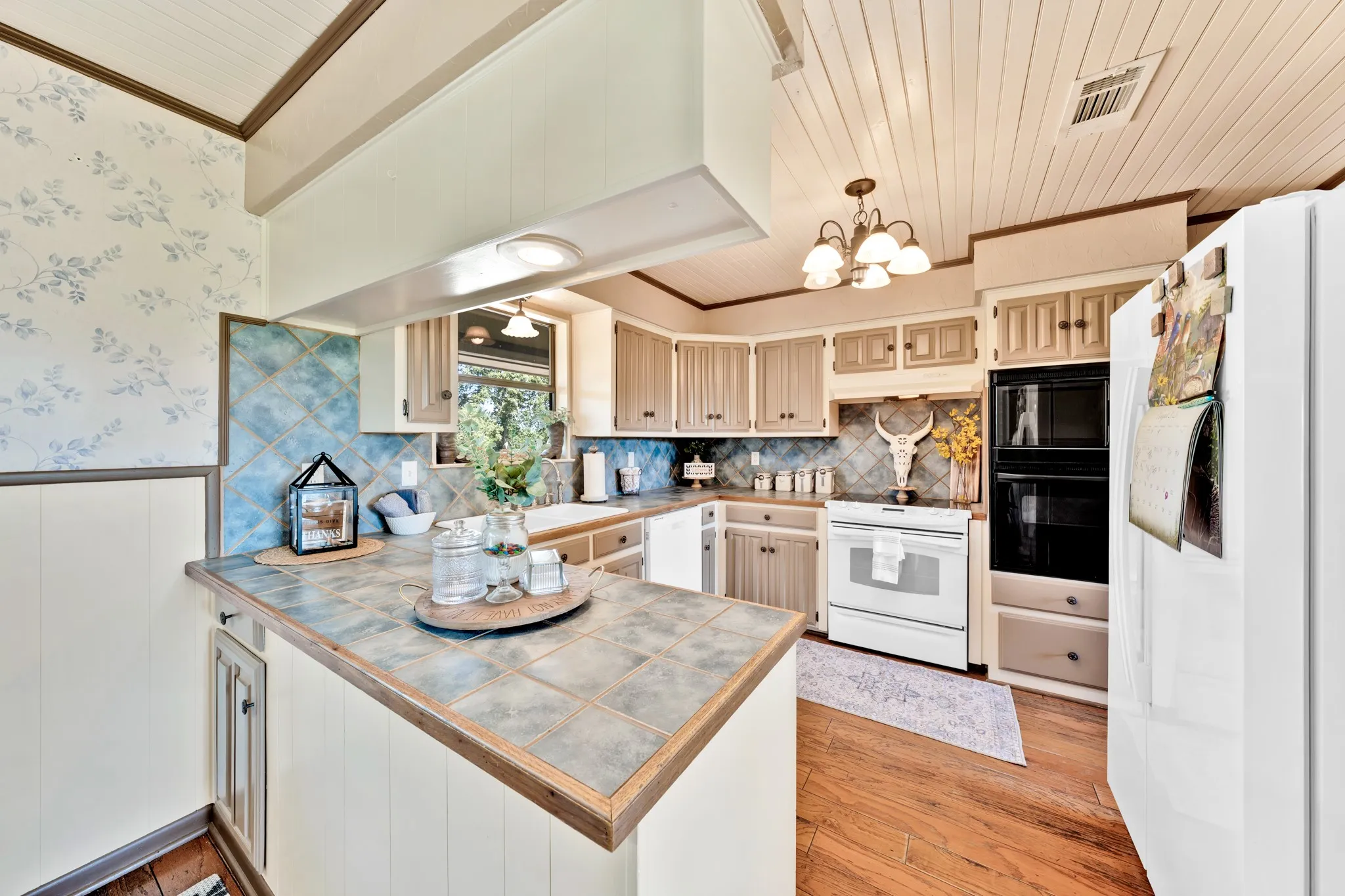Single Family Residence For Sale in Hopkins County , 8727 S Fm 69, Como, Texas 75431, 3 Bedroom, 3 Bathroom, 2 Garage spaces, 2,040 Sqft, built in 1978, mls#21344013, Real Estate Agent in Como, Homes For Sale in Hopkins county, Homes For Sale in Como, Realtor in Como Texas, Real Estate Brokerage Independent Realty Texas, Luminita Cordes Realtor