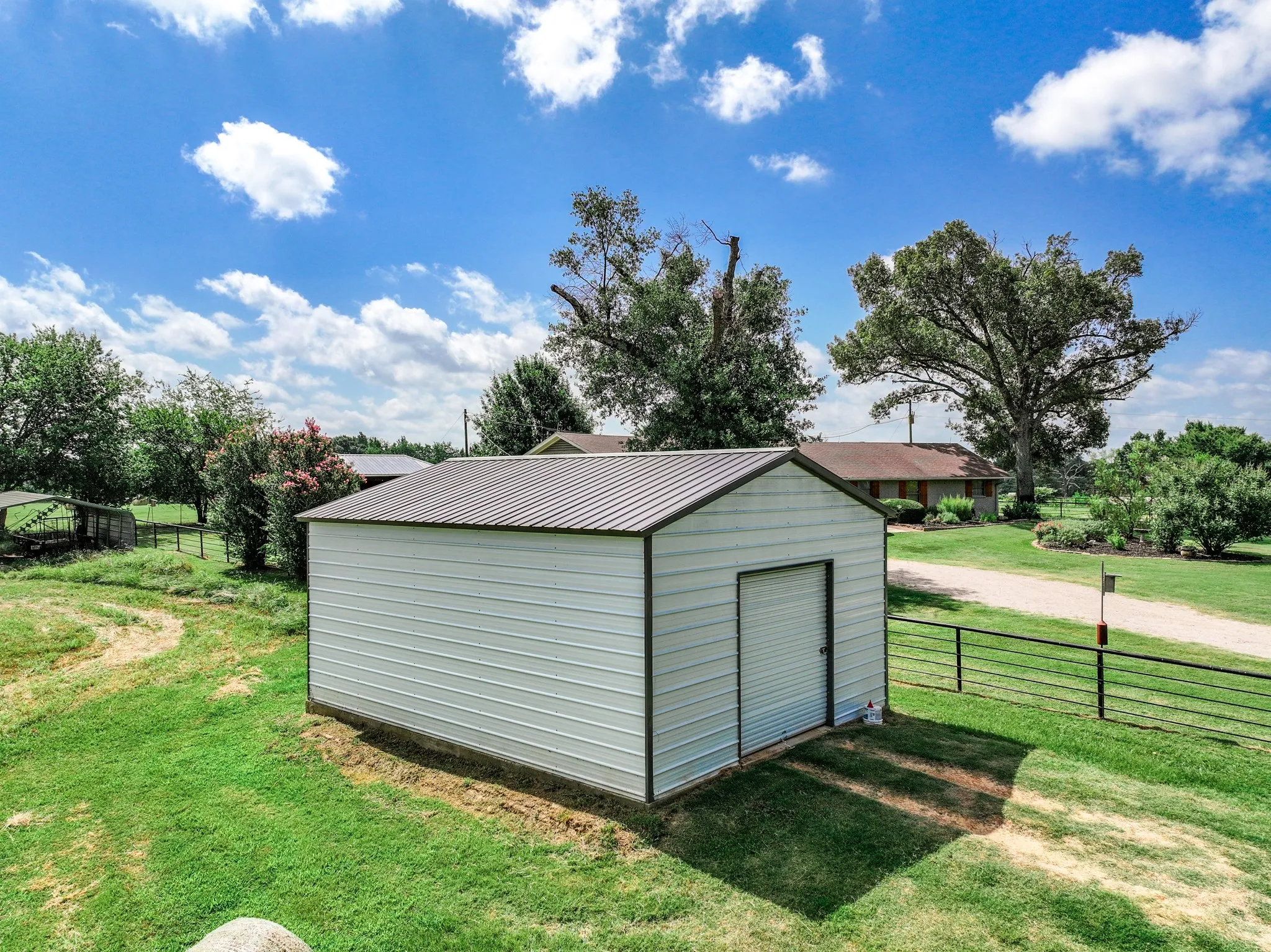 Single Family Residence For Sale in Hopkins County , 8727 S Fm 69, Como, Texas 75431, 3 Bedroom, 3 Bathroom, 2 Garage spaces, 2,040 Sqft, built in 1978, mls#21344013, Real Estate Agent in Como, Homes For Sale in Hopkins county, Homes For Sale in Como, Realtor in Como Texas, Real Estate Brokerage Independent Realty Texas, Luminita Cordes Realtor