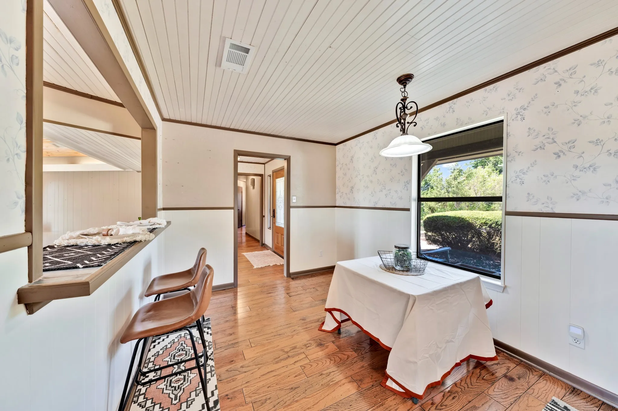 Single Family Residence For Sale in Hopkins County , 8727 S Fm 69, Como, Texas 75431, 3 Bedroom, 3 Bathroom, 2 Garage spaces, 2,040 Sqft, built in 1978, mls#21344013, Real Estate Agent in Como, Homes For Sale in Hopkins county, Homes For Sale in Como, Realtor in Como Texas, Real Estate Brokerage Independent Realty Texas, Luminita Cordes Realtor