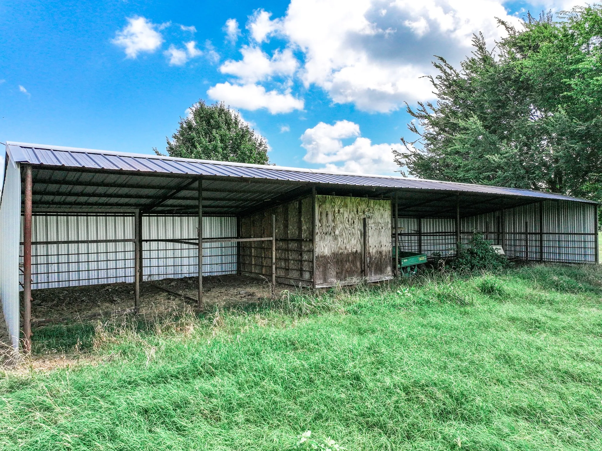 Single Family Residence For Sale in Hopkins County , 8727 S Fm 69, Como, Texas 75431, 3 Bedroom, 3 Bathroom, 2 Garage spaces, 2,040 Sqft, built in 1978, mls#21344013, Real Estate Agent in Como, Homes For Sale in Hopkins county, Homes For Sale in Como, Realtor in Como Texas, Real Estate Brokerage Independent Realty Texas, Luminita Cordes Realtor