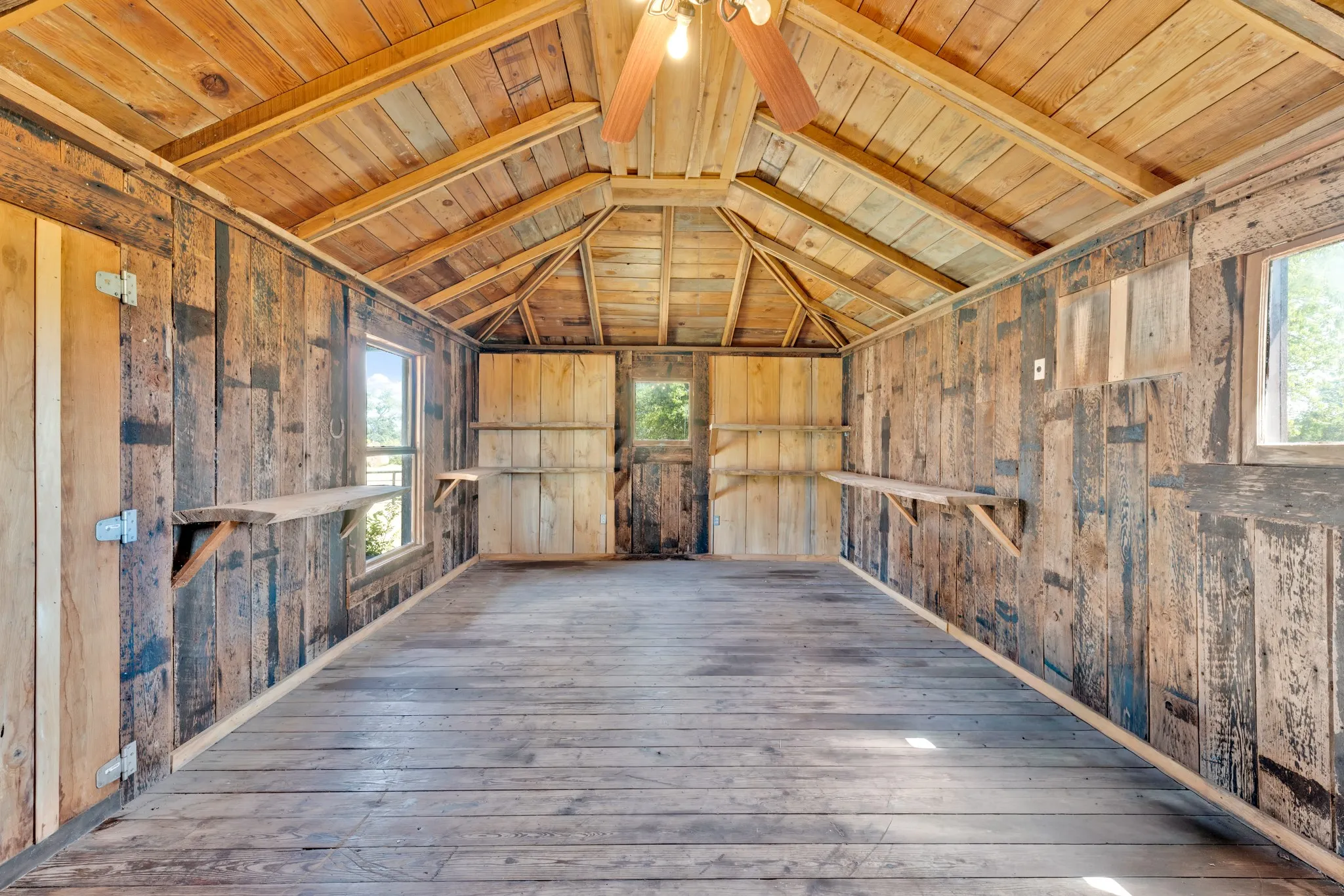 Single Family Residence For Sale in Hopkins County , 8727 S Fm 69, Como, Texas 75431, 3 Bedroom, 3 Bathroom, 2 Garage spaces, 2,040 Sqft, built in 1978, mls#21344013, Real Estate Agent in Como, Homes For Sale in Hopkins county, Homes For Sale in Como, Realtor in Como Texas, Real Estate Brokerage Independent Realty Texas, Luminita Cordes Realtor