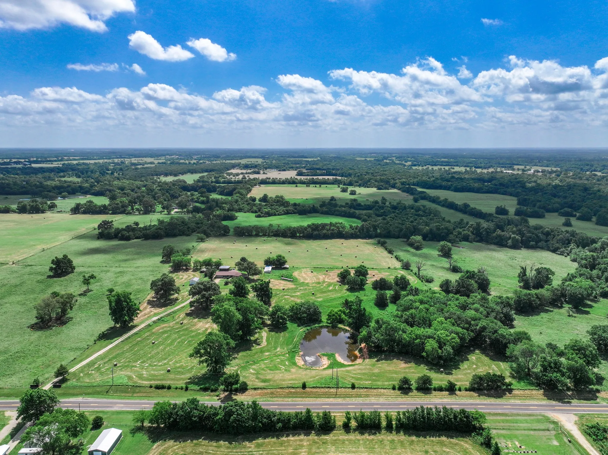 Single Family Residence For Sale in Hopkins County , 8727 S Fm 69, Como, Texas 75431, 3 Bedroom, 3 Bathroom, 2 Garage spaces, 2,040 Sqft, built in 1978, mls#21344013, Real Estate Agent in Como, Homes For Sale in Hopkins county, Homes For Sale in Como, Realtor in Como Texas, Real Estate Brokerage Independent Realty Texas, Luminita Cordes Realtor