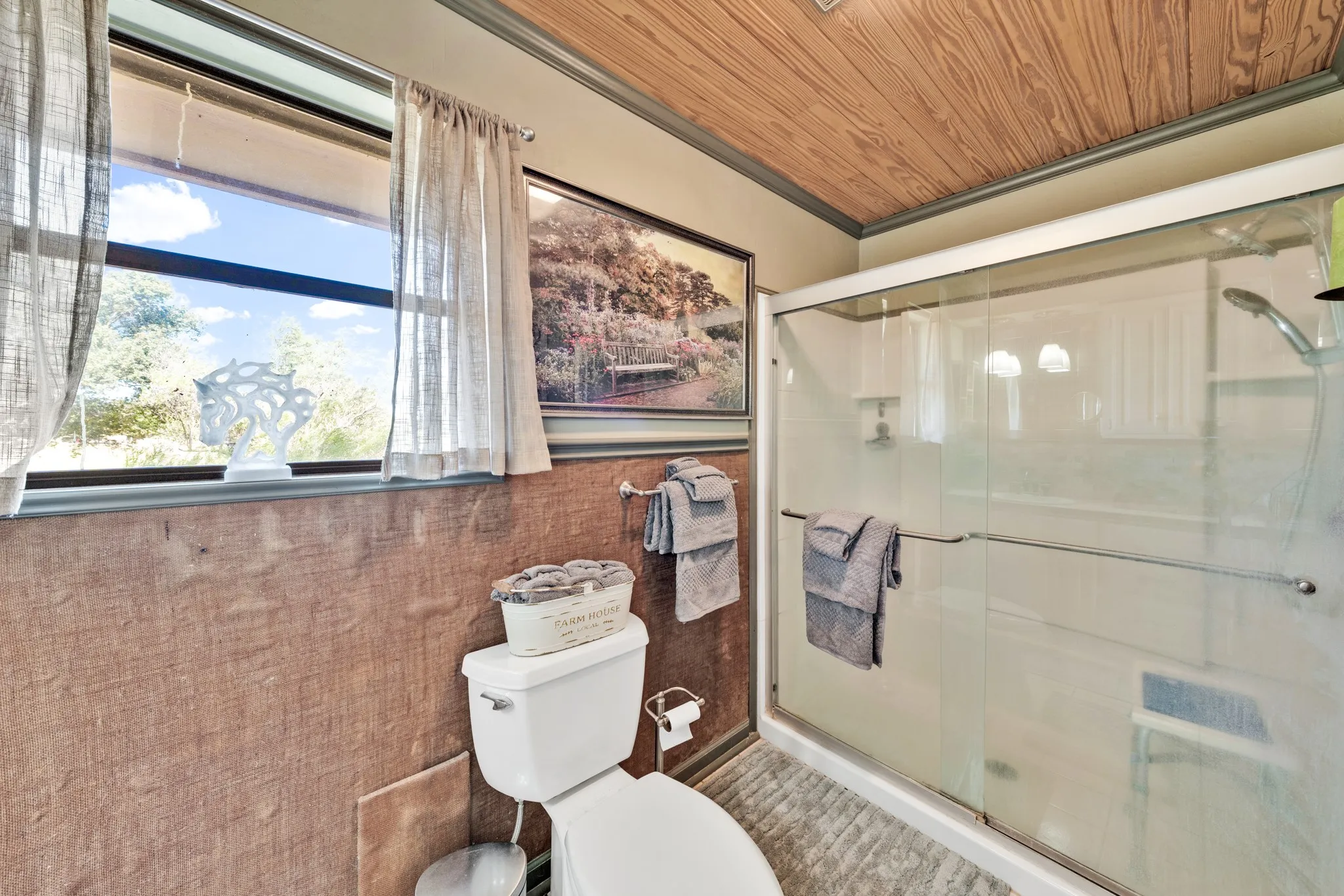 Single Family Residence For Sale in Hopkins County , 8727 S Fm 69, Como, Texas 75431, 3 Bedroom, 3 Bathroom, 2 Garage spaces, 2,040 Sqft, built in 1978, mls#21344013, Real Estate Agent in Como, Homes For Sale in Hopkins county, Homes For Sale in Como, Realtor in Como Texas, Real Estate Brokerage Independent Realty Texas, Luminita Cordes Realtor